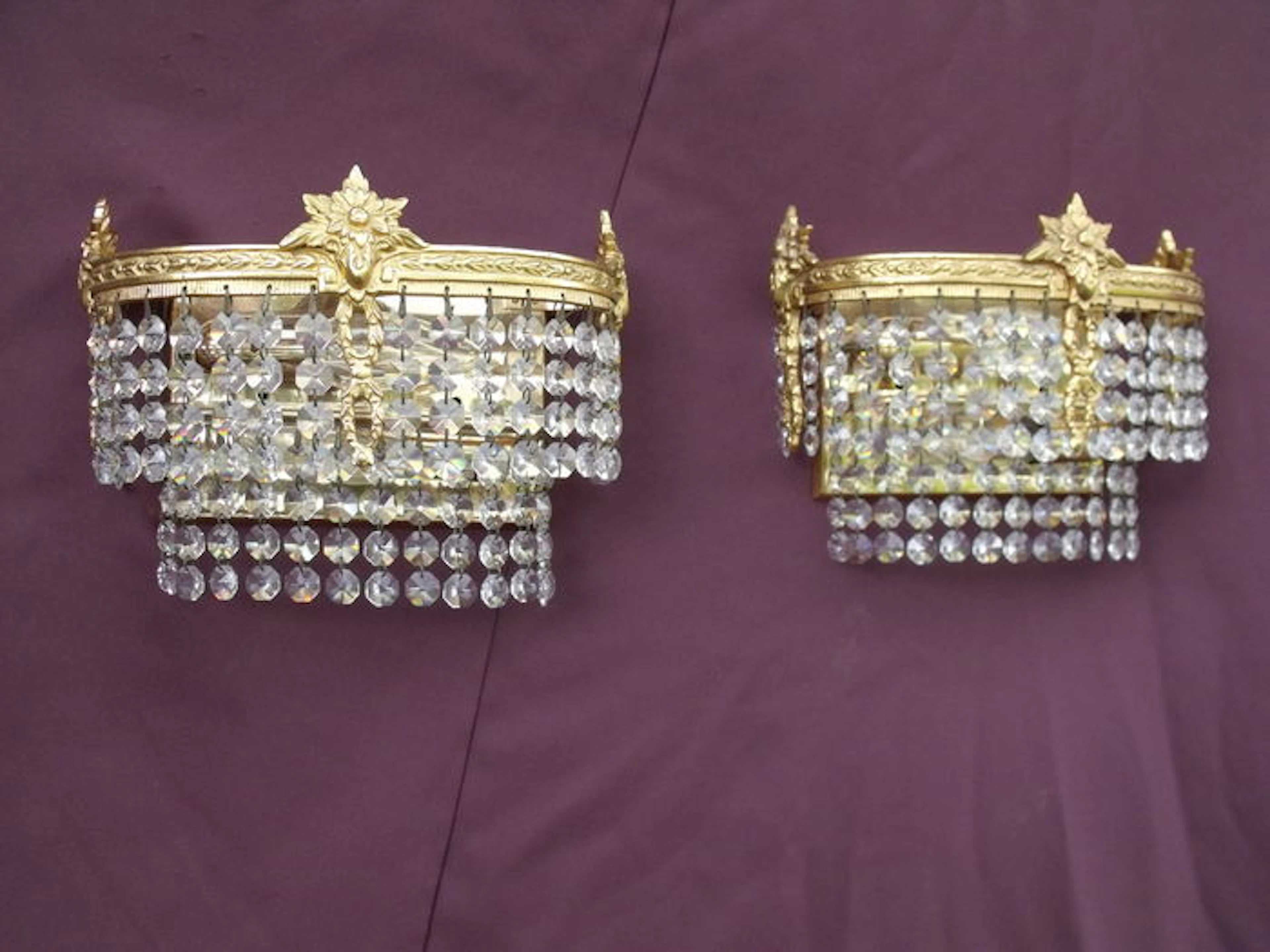 Beautiful pair of vintage wall lights - amplieken - wall lights - appliques murales - with cut glass crystals.