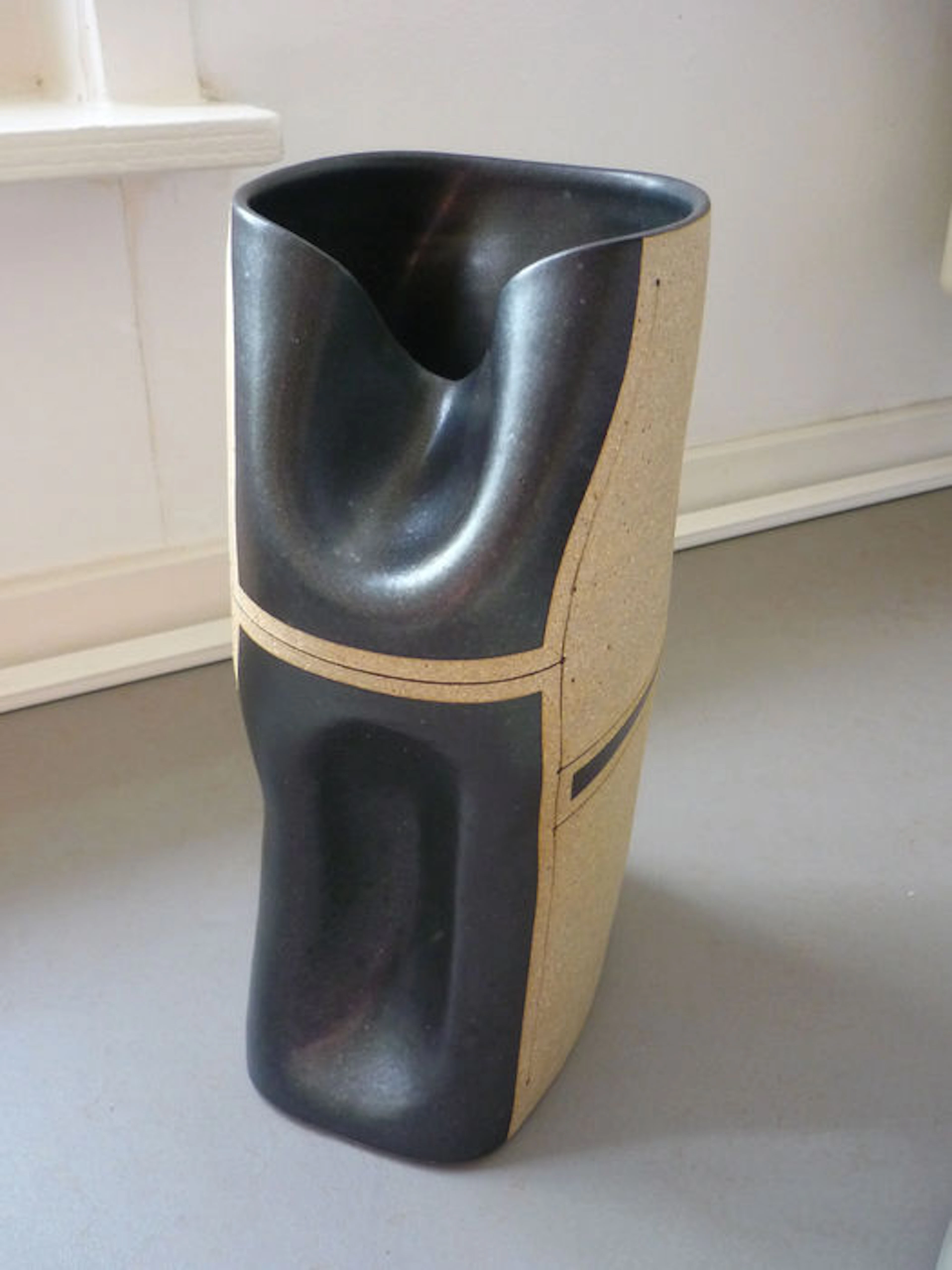 Gustavo Pérez - ceramic vessel