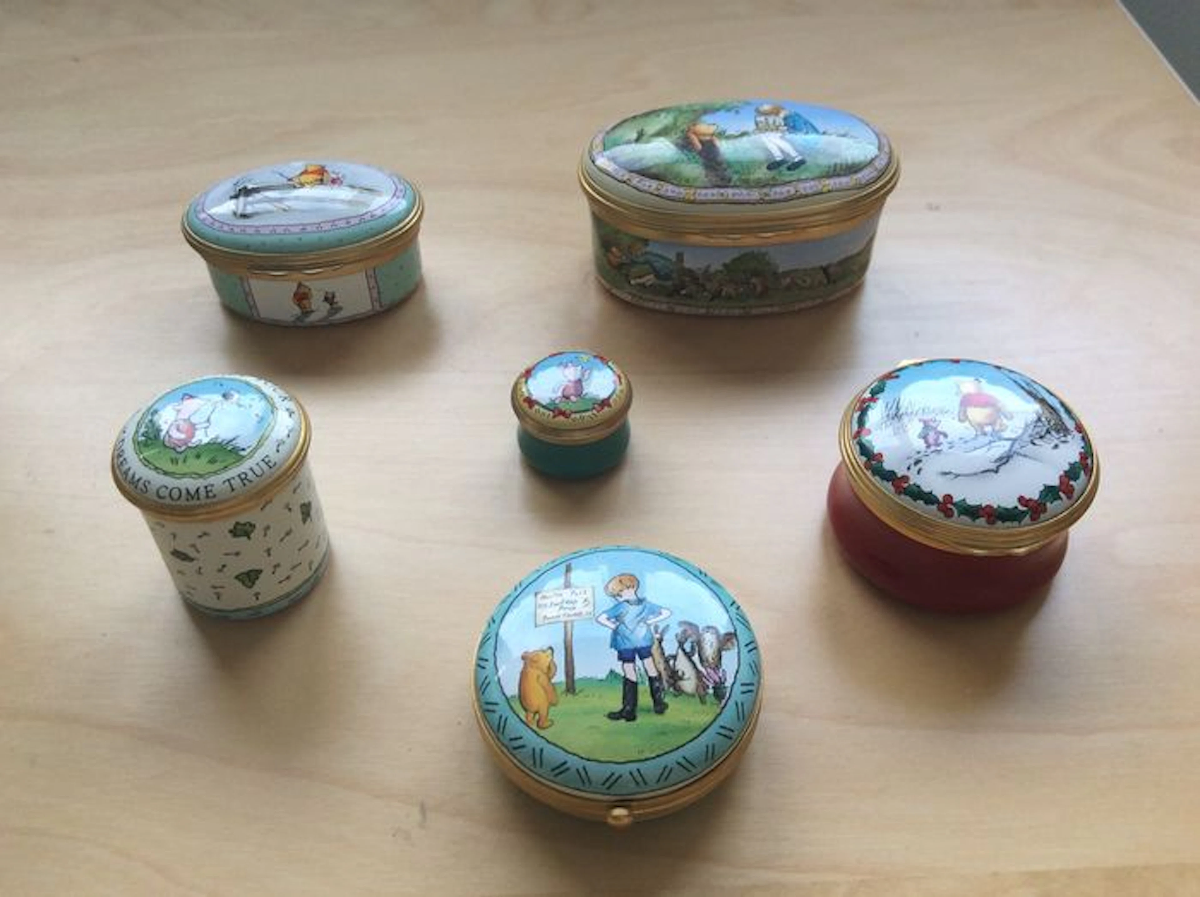 Winnie the Pooh - Halcyon days enamels - 5 boxes and 1 pocketwatch