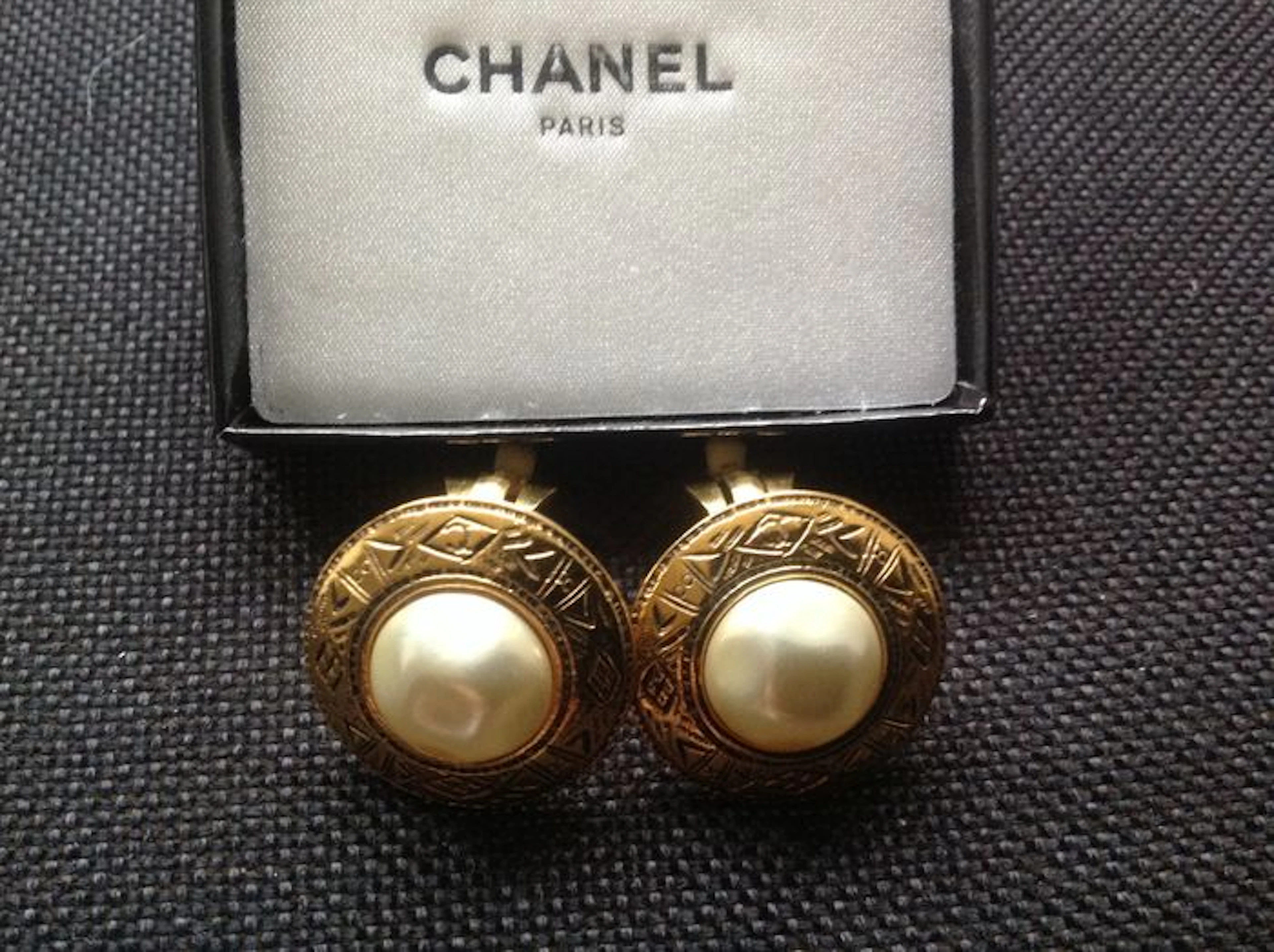 Chanel - clip-on earrings - authentic