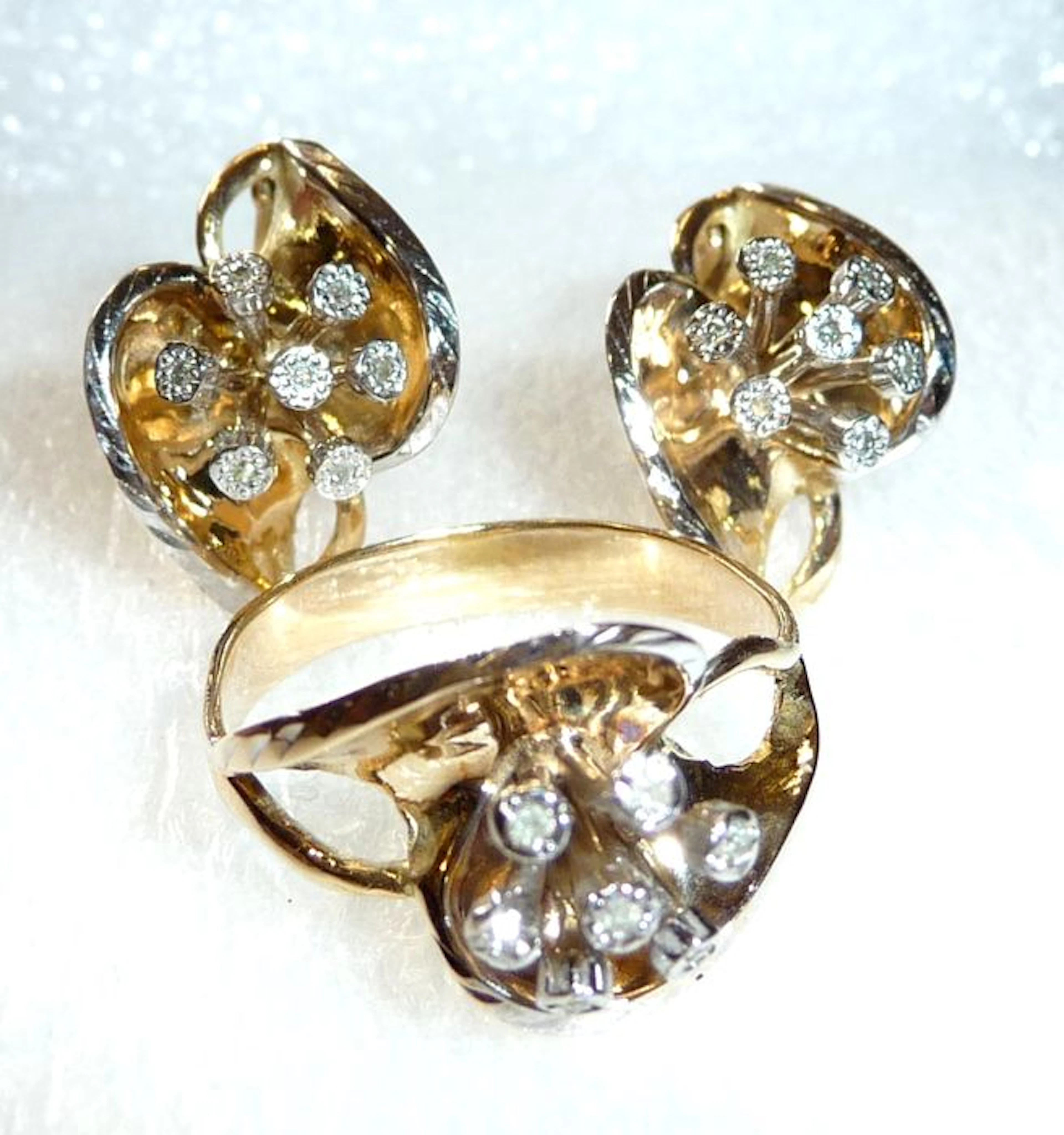 Set: Earrings and ring in 583 / 14 kt gold, Russian gold with 0.25 ct diamonds, master's mark: Fish hallmark