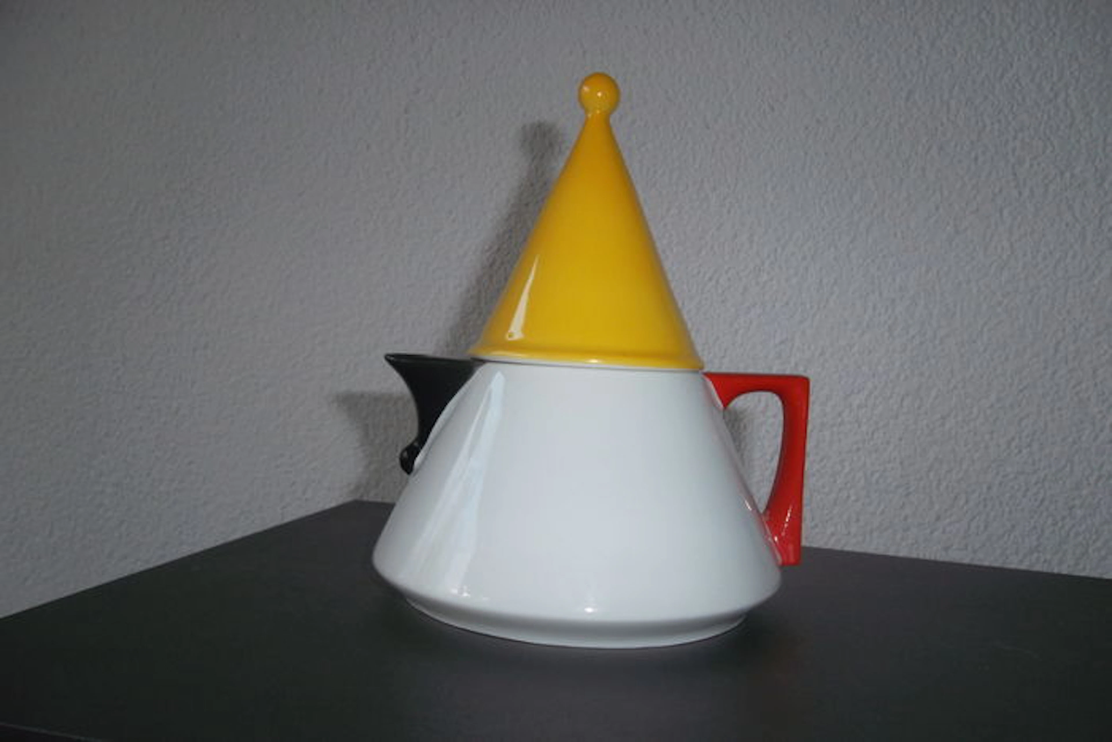J. Krone Star - Design teapot in Memphis style