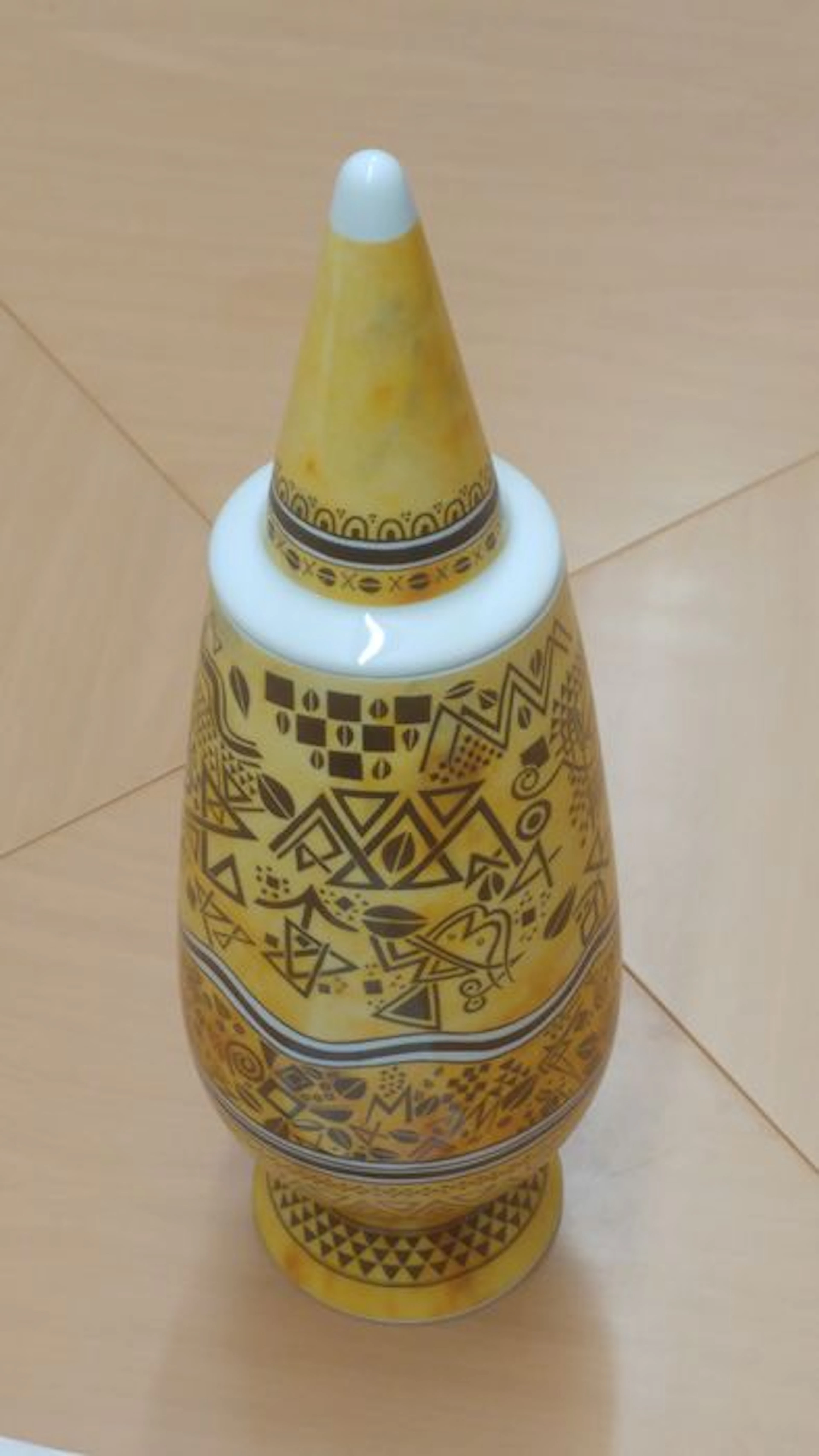 Alessandro Mendini, with decorations by Kamba Luesa (Zaire) – Tendentse decorated vase '100% Make-Up'