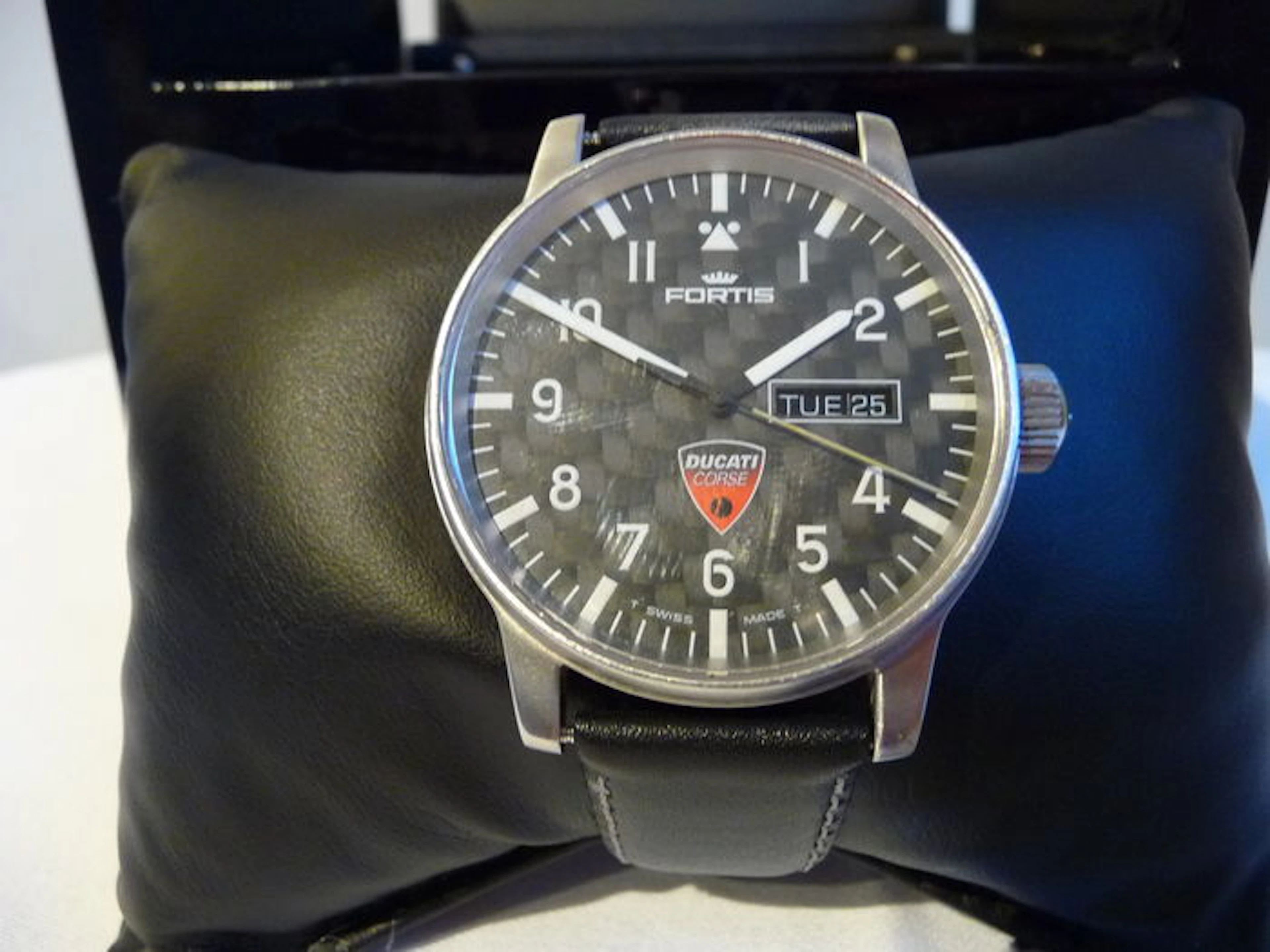 Fortis Ducati Corse limited edition , men's automatic day-day just watch. Modern