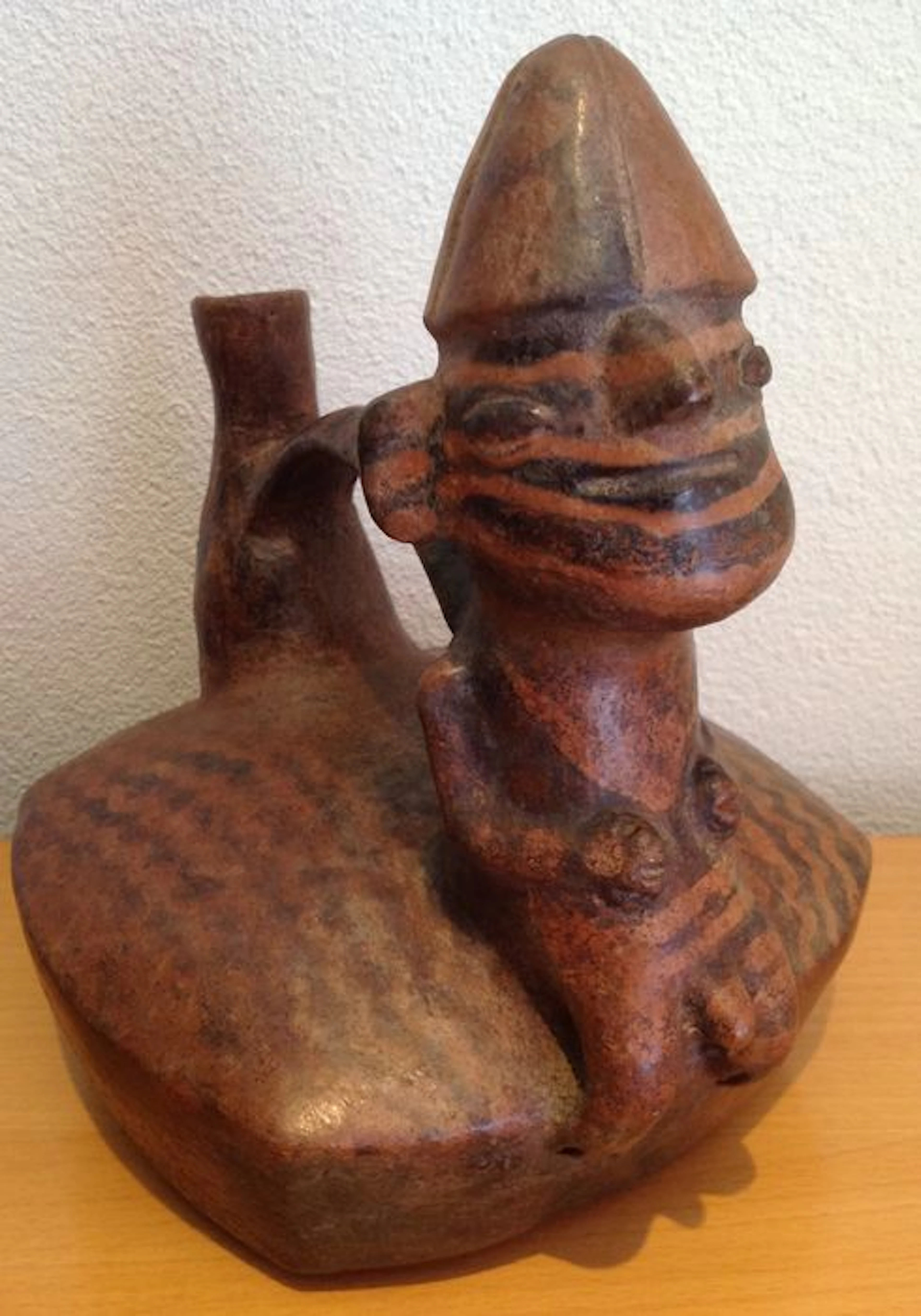 Pre-Columbian pottery with seated figure of a naked warrior - Vicus culture Peru - 21 cm