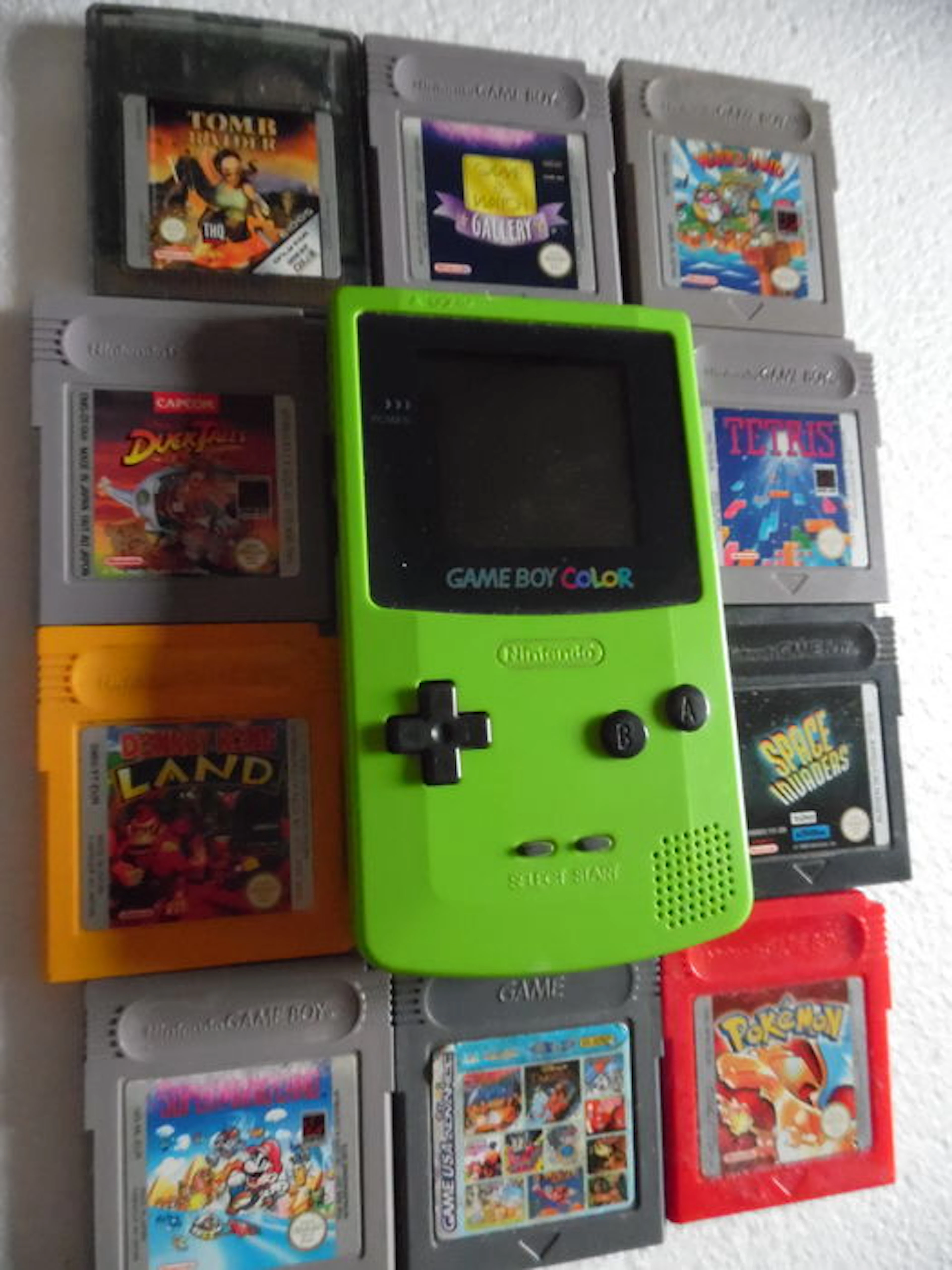 Game Boy Color, green, with 10 games - Ducktales, Pokemon Red, Donkey Kong Land, Super Mario Land, Tetris, etc
