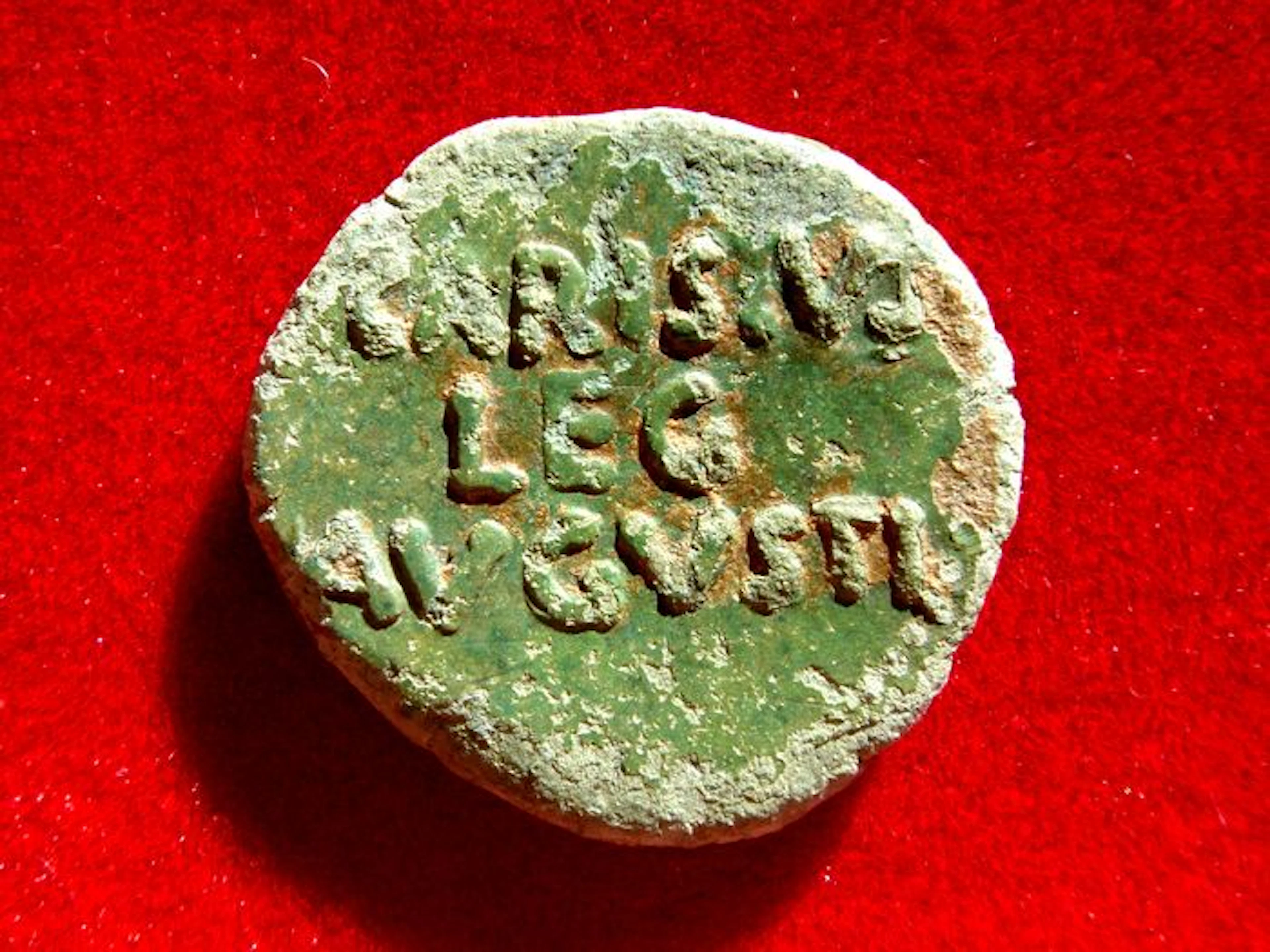 Ancient Hispania - Augustus (27 B.C. - 14 A.D.) bronze as (8,57 grs. 25 mm.), from Colonia Emerita Avgvsta (Merida, Spain), 27 - 22 B.C. P CARISIUS LEG AVGVSTI
