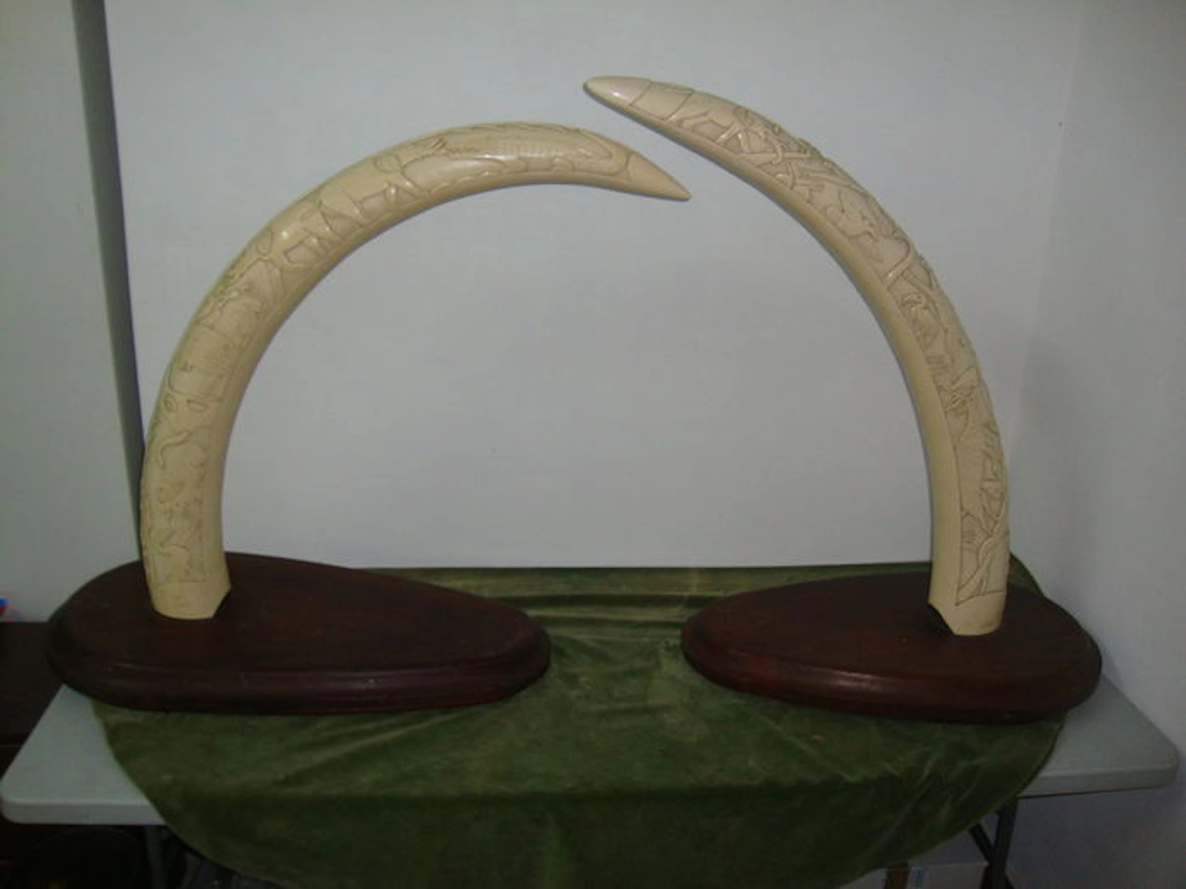 Pair of large carved Elephant tusks - 127 and 140cm - 31,50kg - CITES Article 10s Nos 15-PT-LX03122/C, and 23/C (2)