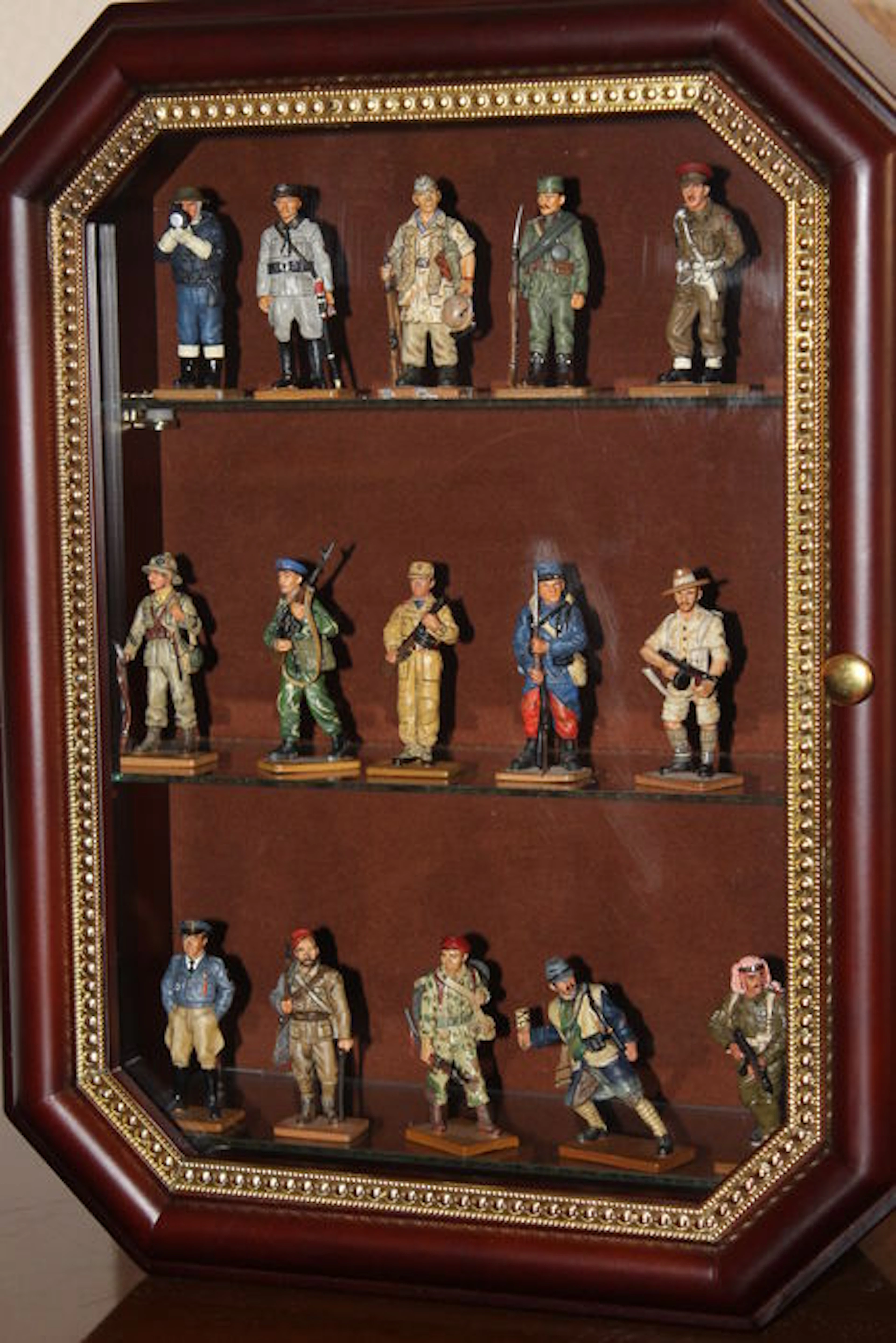 DelPrado - Scale 1:32 - 15 collectible tin soldiers in a wooden display cabinet with glass (recent)