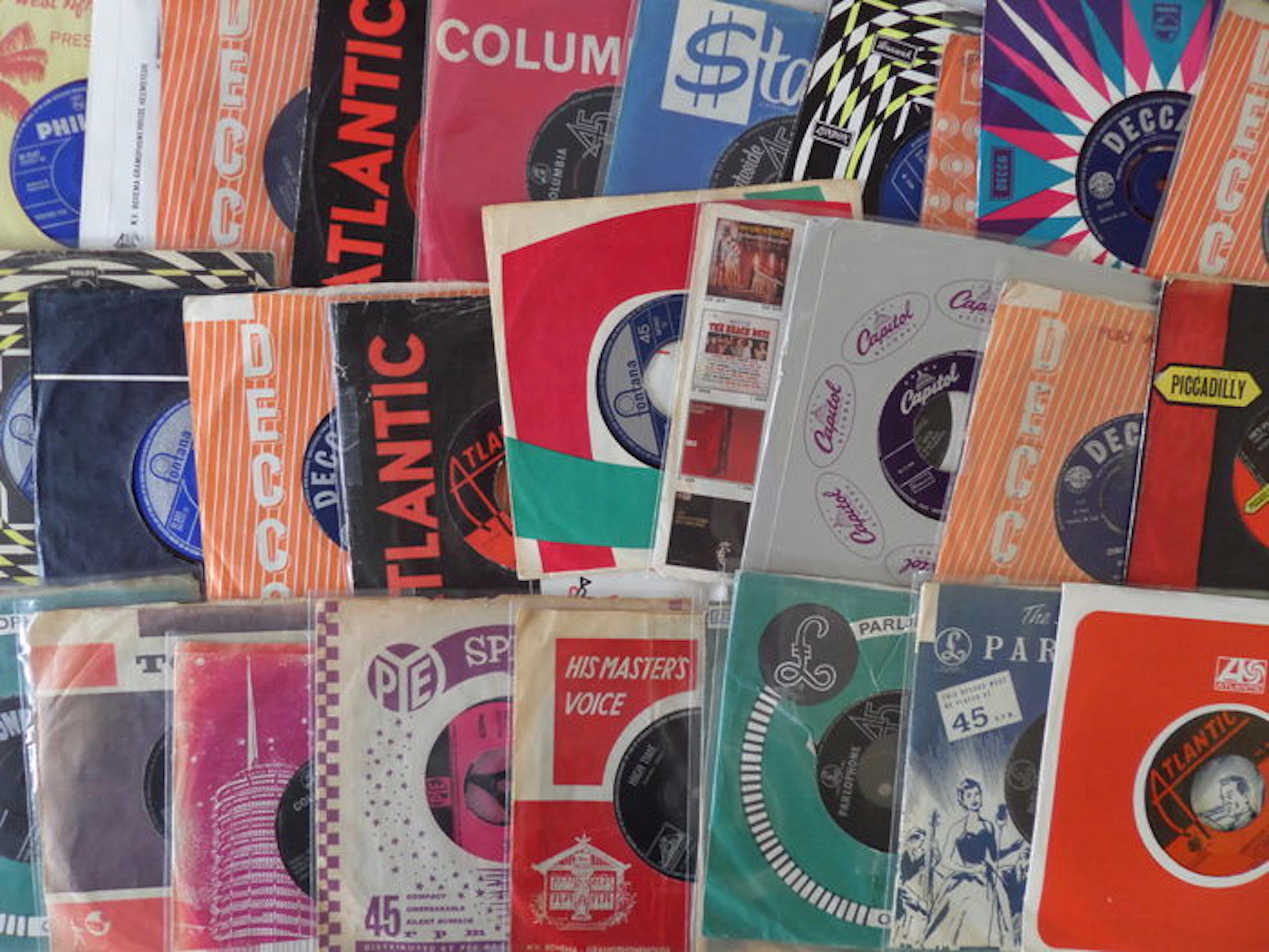 Lot of thirty 7” pop and rock singles from the 60's.