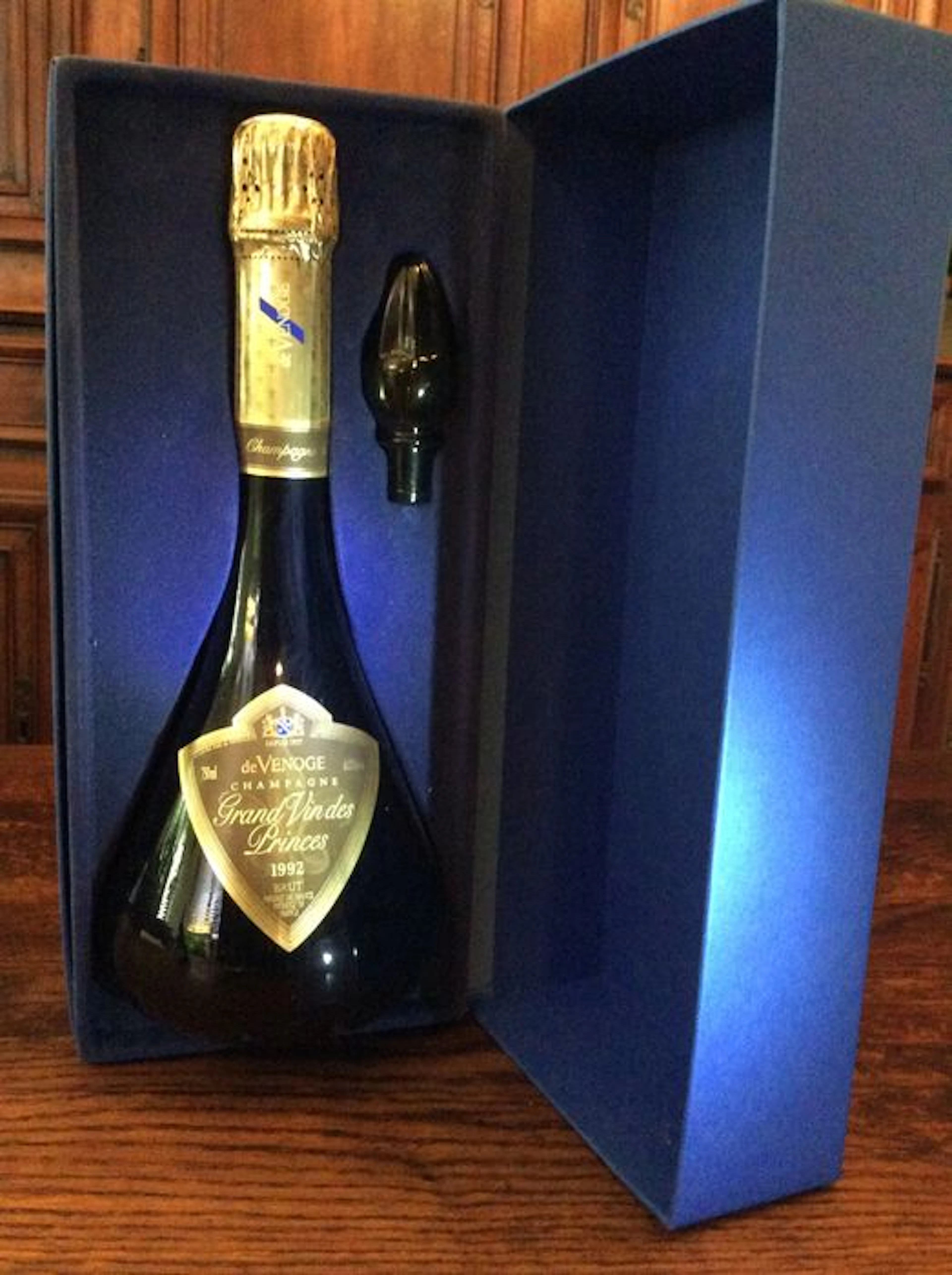 1992 De Venoge Grand Vin des Princes Brut Millesime – 1 bottle with its case and glass stopper.