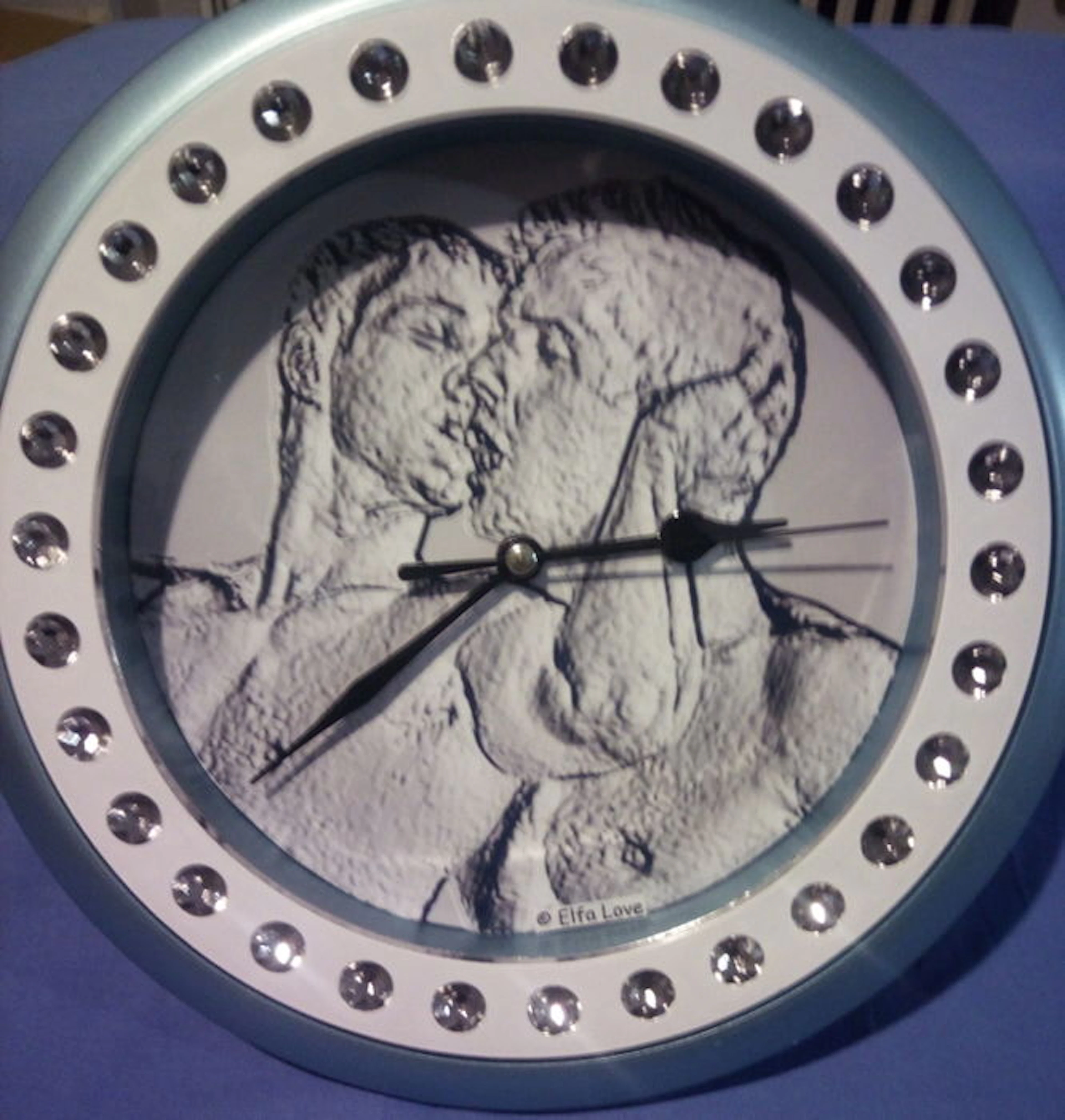 Clock of love Man kiss version 2