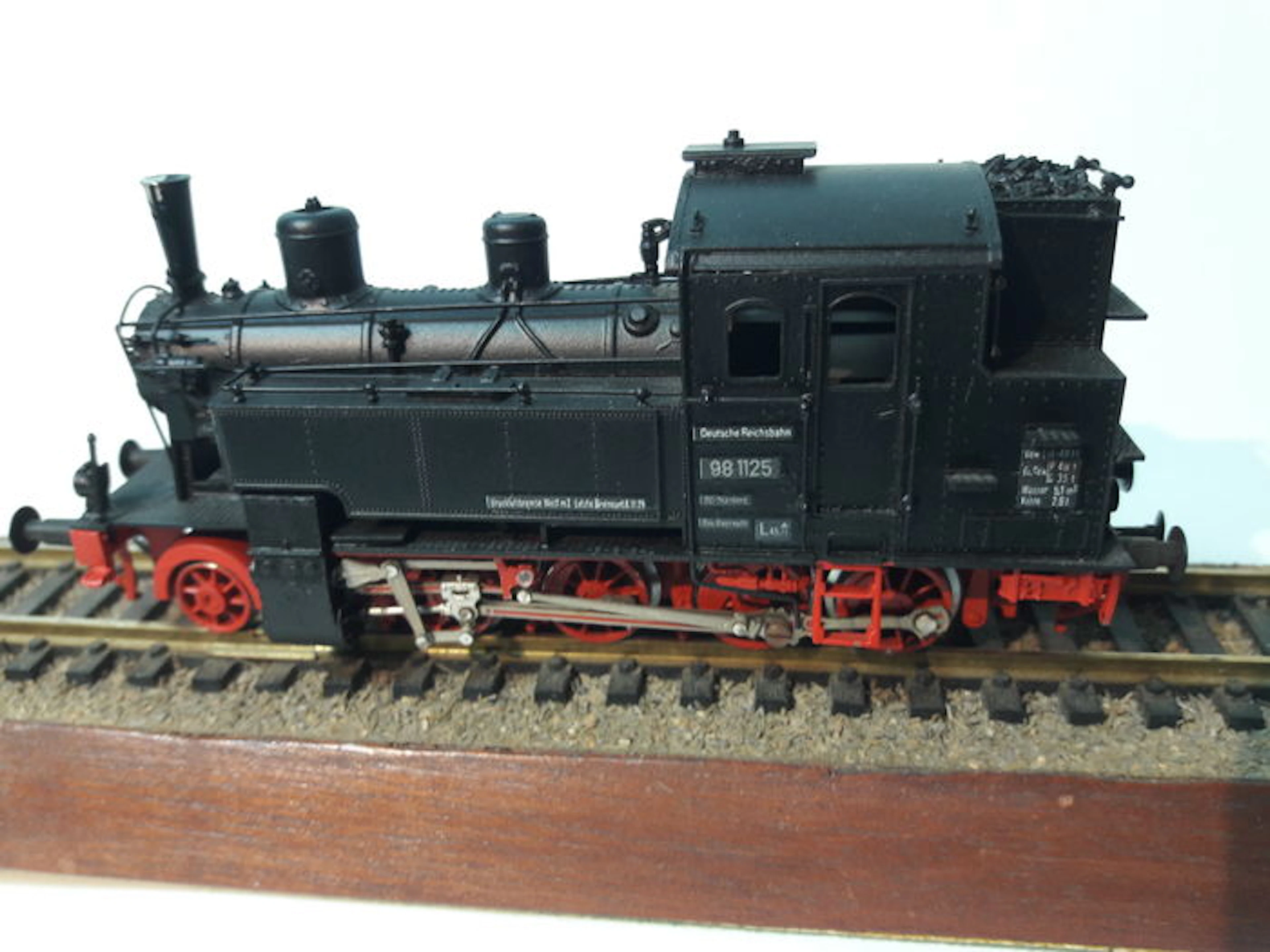 M+F H0 - built construction package of the BR98 of the DR