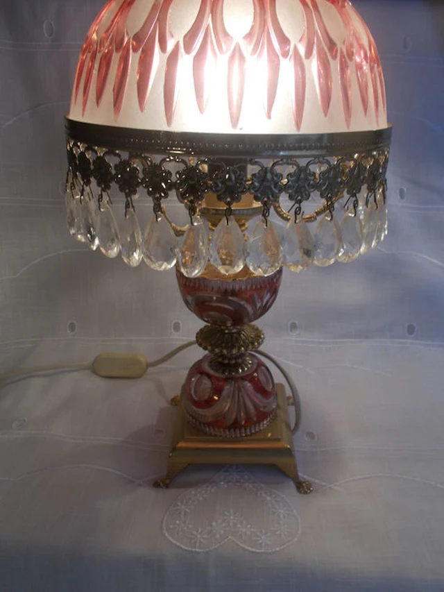 A bedside lamp retro, lampshade in glass and glass beads, golden metal support.