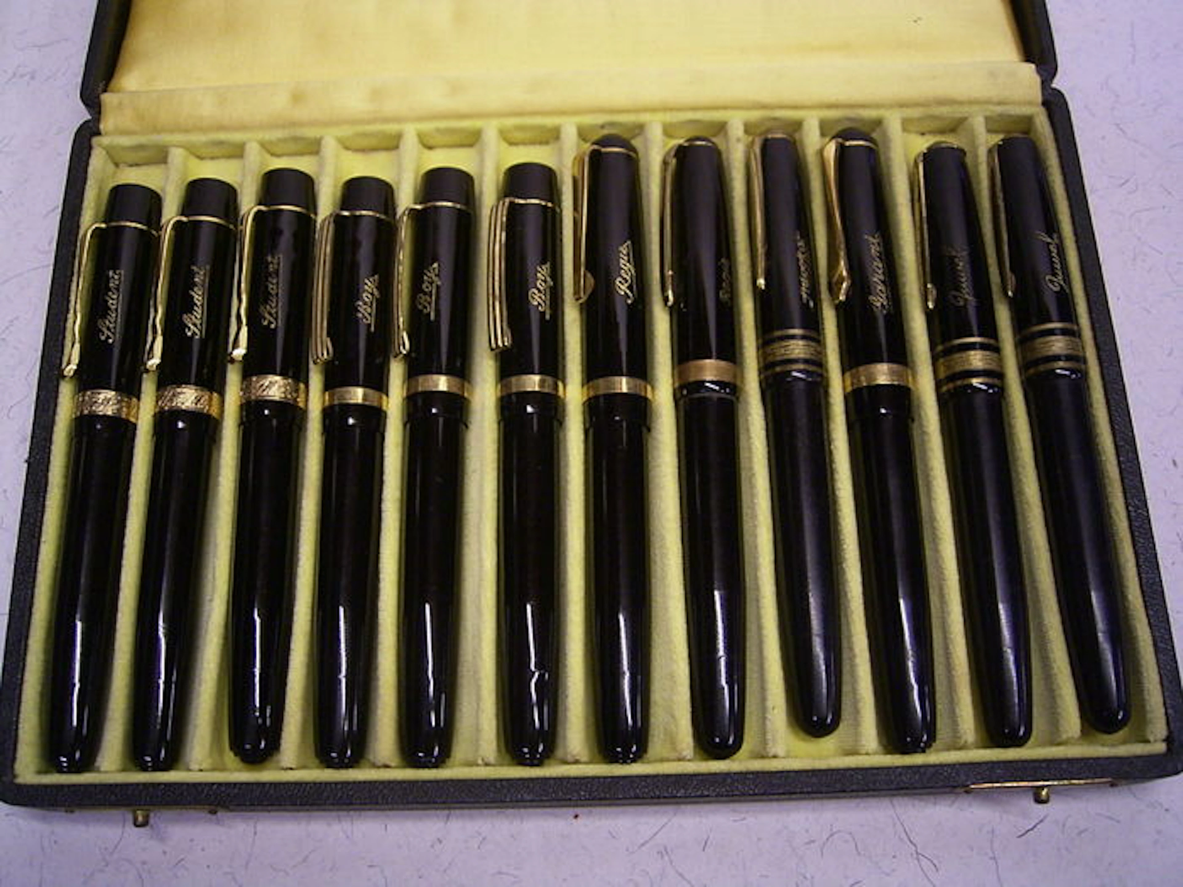 Collection Vintage Piston Fillers, 12 pieces in a case