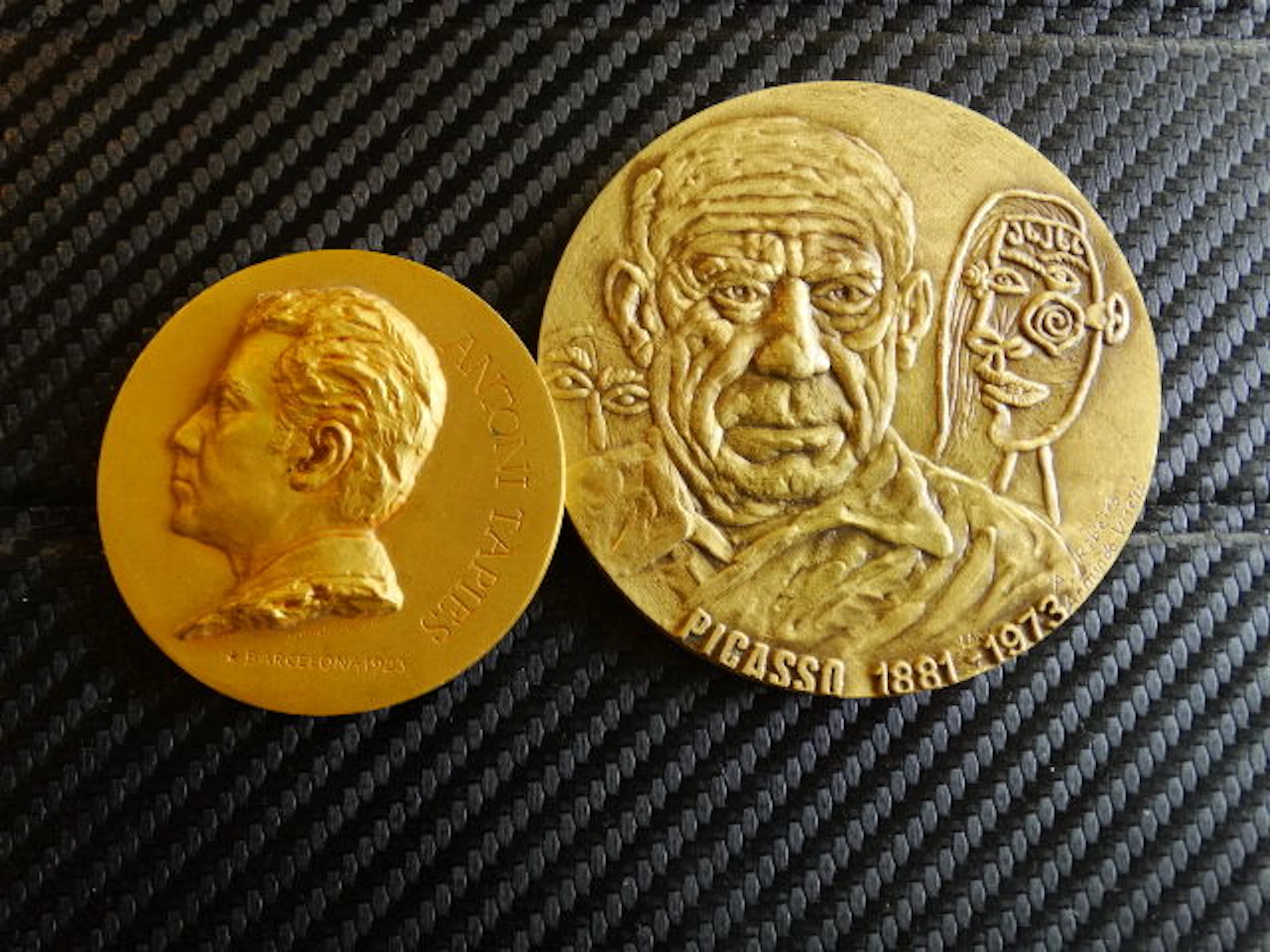 Two Bronze medals Pablo Picasso and Antoni Tapies