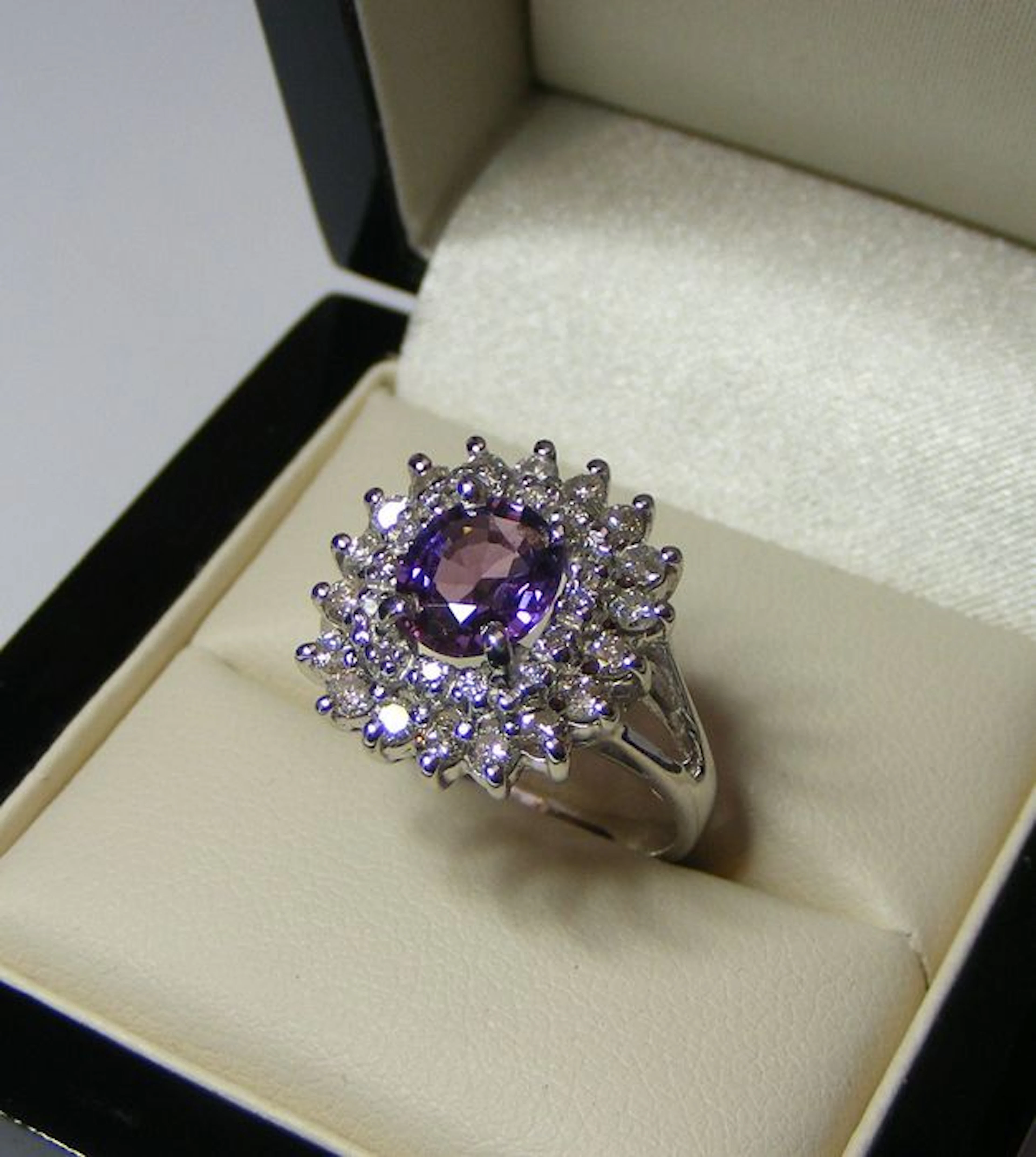 Ring in gold with 1.10 ct diamonds and VVS 1.40 ct natural unheated sapphire - GIA certificate