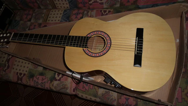 Modified Arranger classical guitar for piano-bar Unterhaltungsmusik - OneManBand