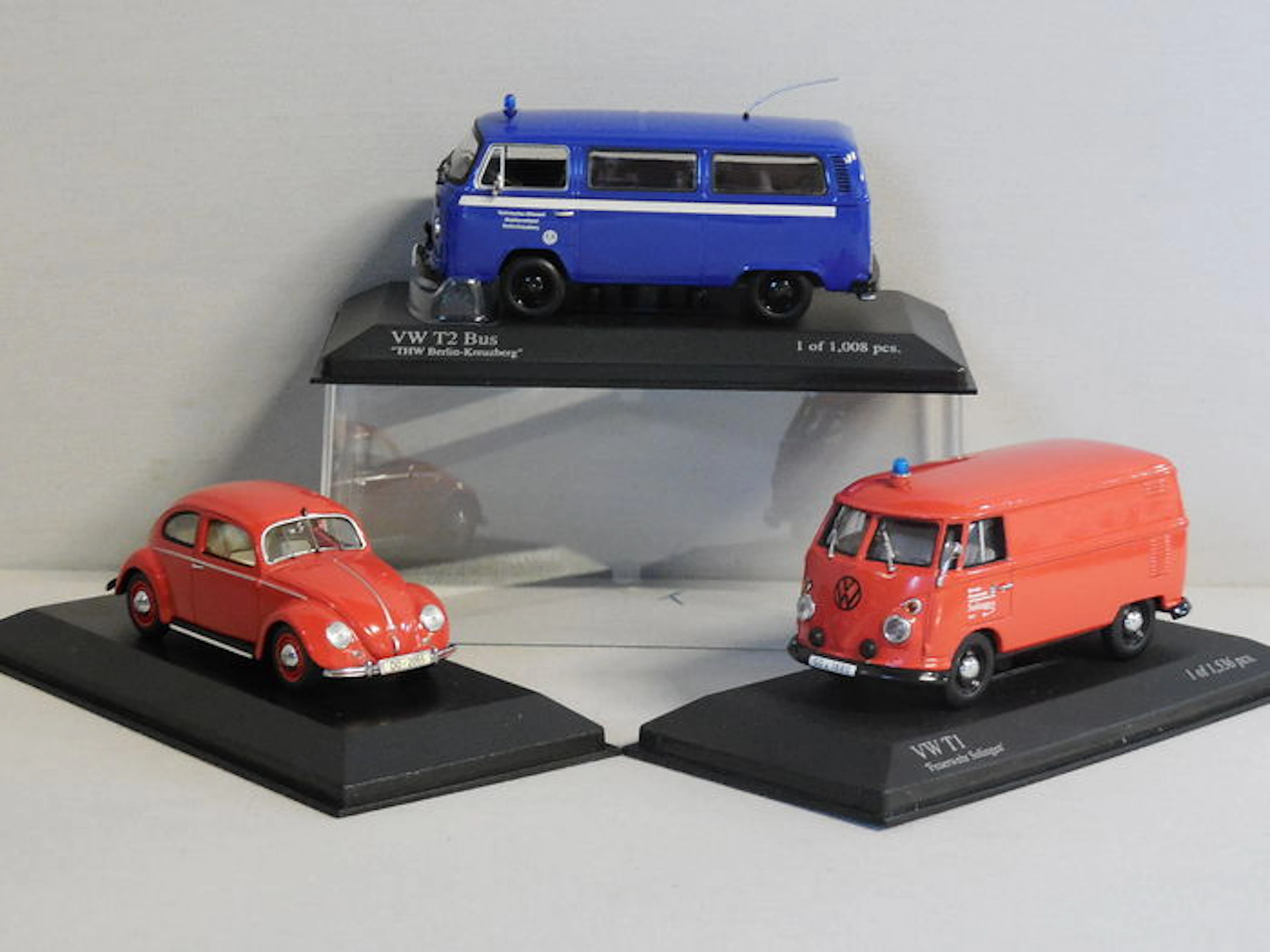 Minichamps - Scale 1/43 - Lot with 3 VW emergency services models: 1200 Export Feuerwehr, T1 Feuerwehr & T2 THW