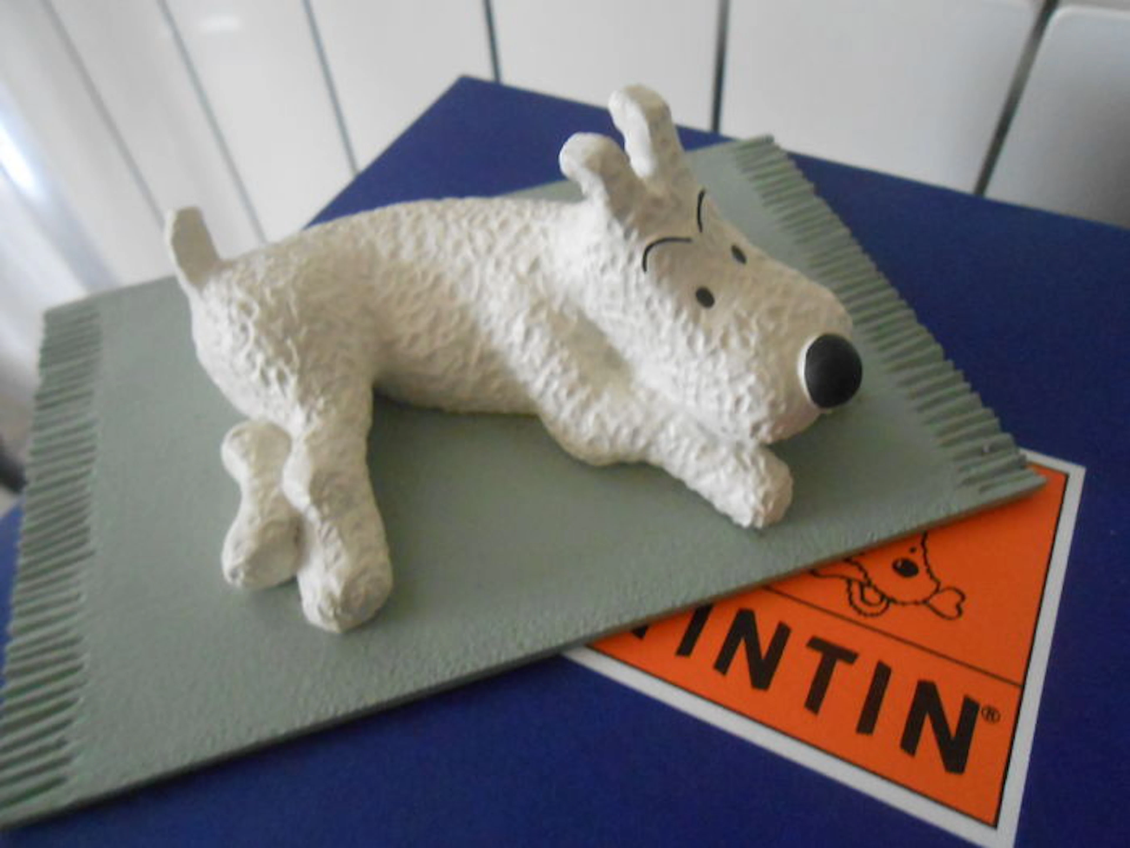 Hergé - Statuette Moulinsart 45918a - Tapis Milou, version verte (2001)