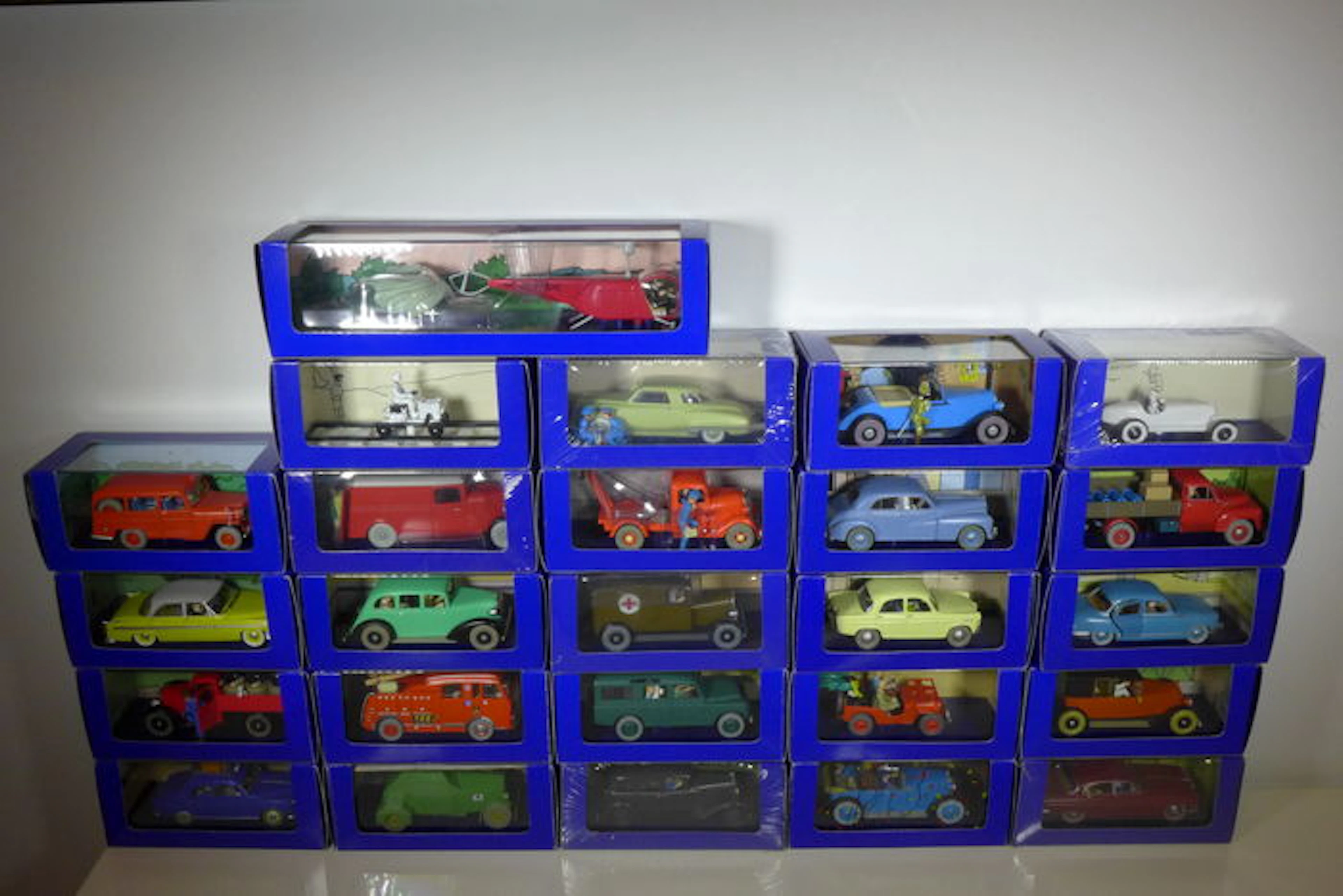 Hergé – 25 model cars Atlas + Tintin shoulderbag – En Voiture Tintin – (2003)