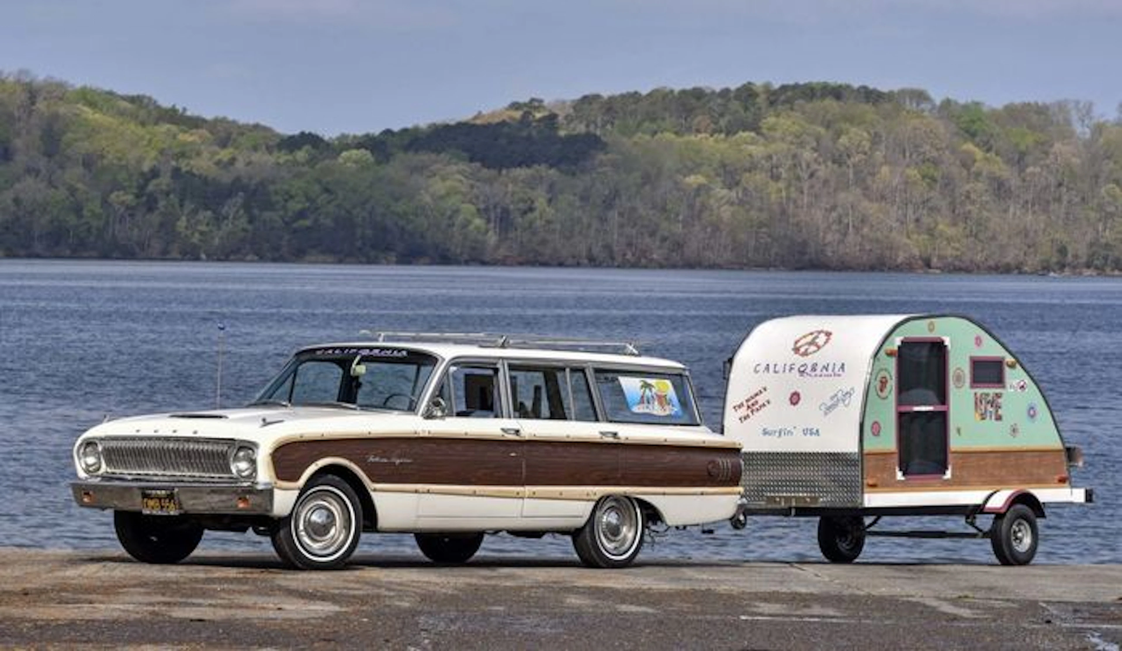 Ford - Falcon Squire Wagon - 1962 - Incl. caravan