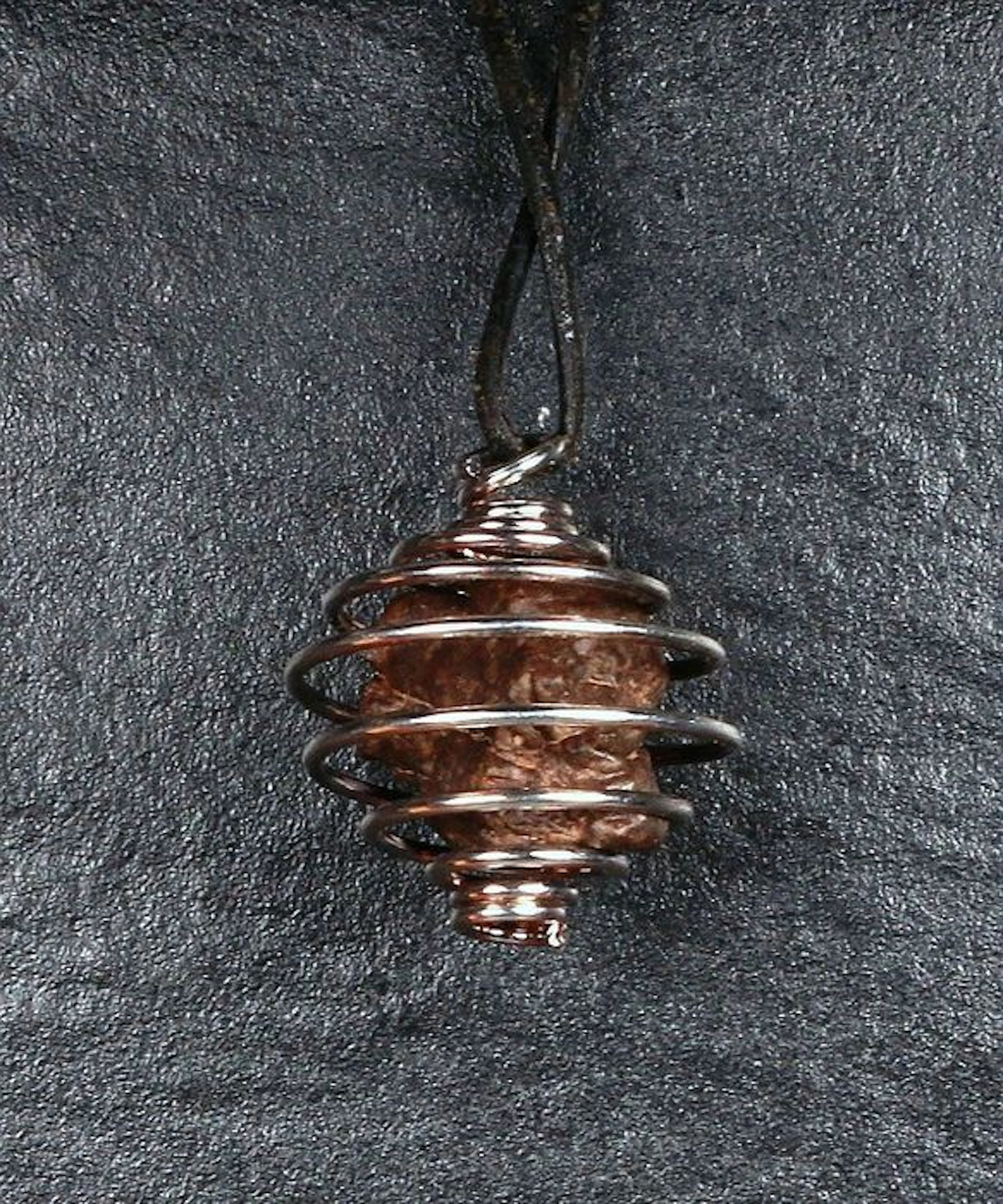 NWA 4528 Meteorite- H5 - Chondrite - NWA with brown primary and abrasions crust - Pendant in a silver basket - 3.20 x 2.55cm - 9.60 gm