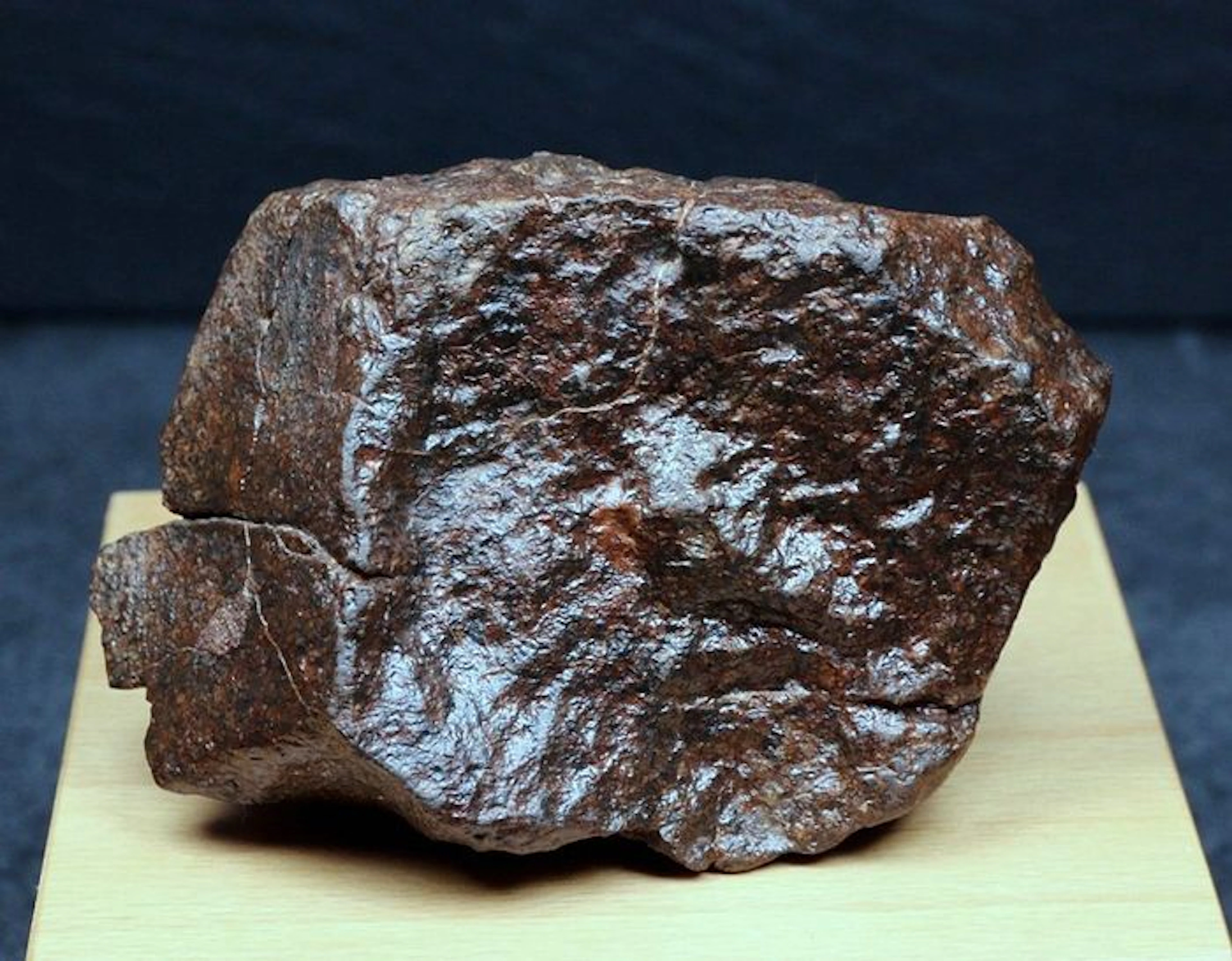 NWA 10021 - L5-6 - Chondrite - Meteorite with nice primary abrasions crust - 9.20 x 5.80cm - 256gm