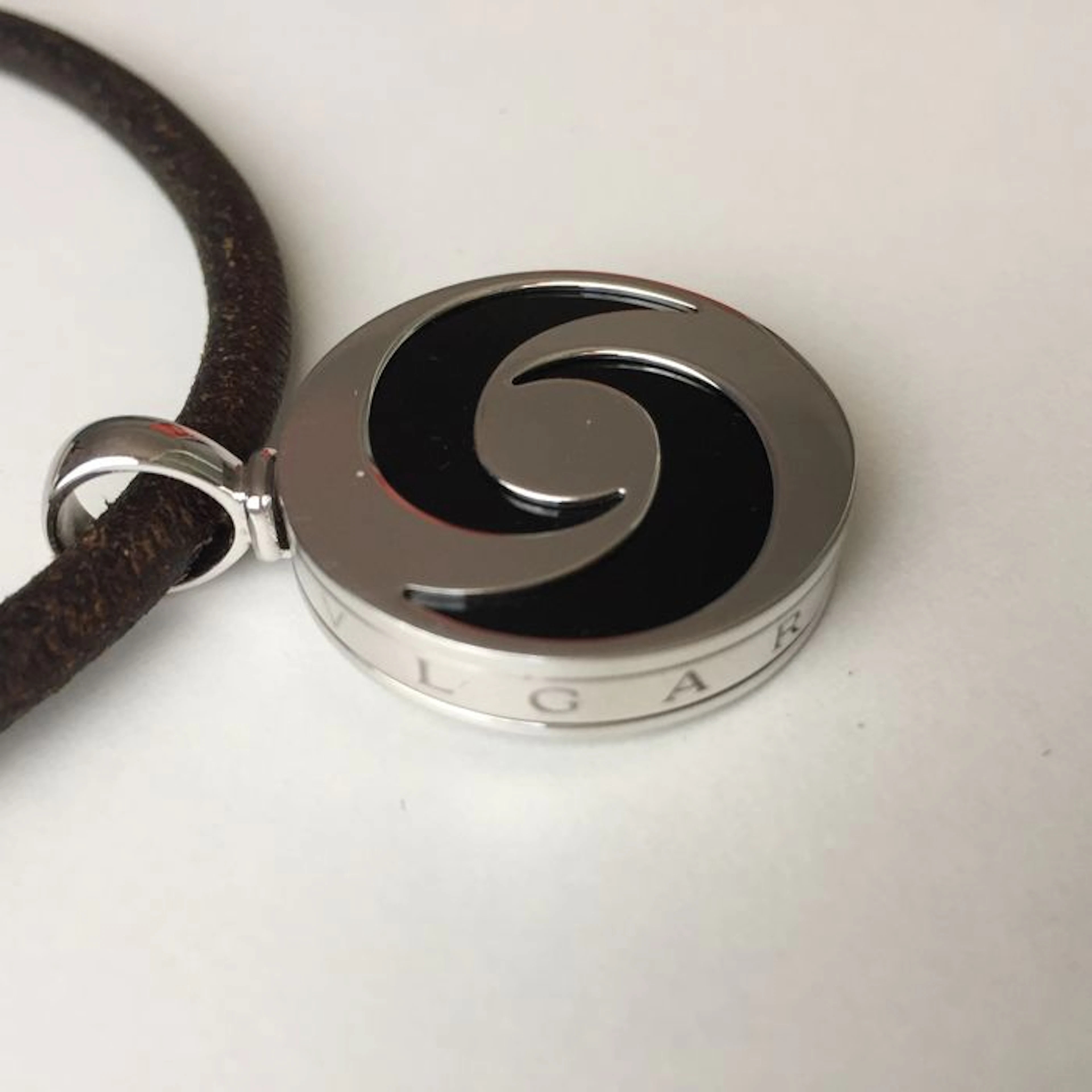 Bvlgari - Collier Optical oro bianco, onice e acciaio.
