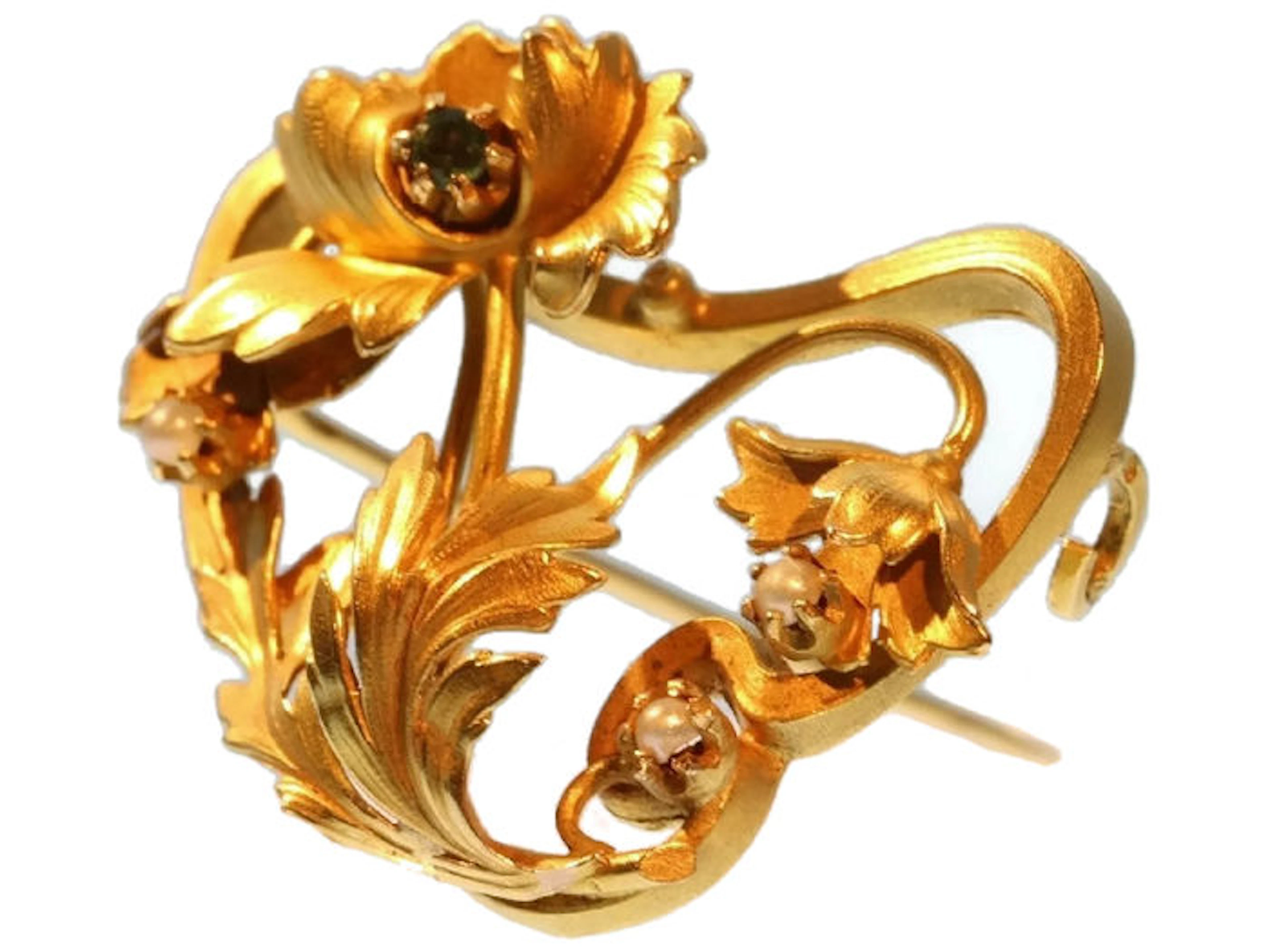 Strong Art Nouveau 18 krt brooch with 3 half stone pearls