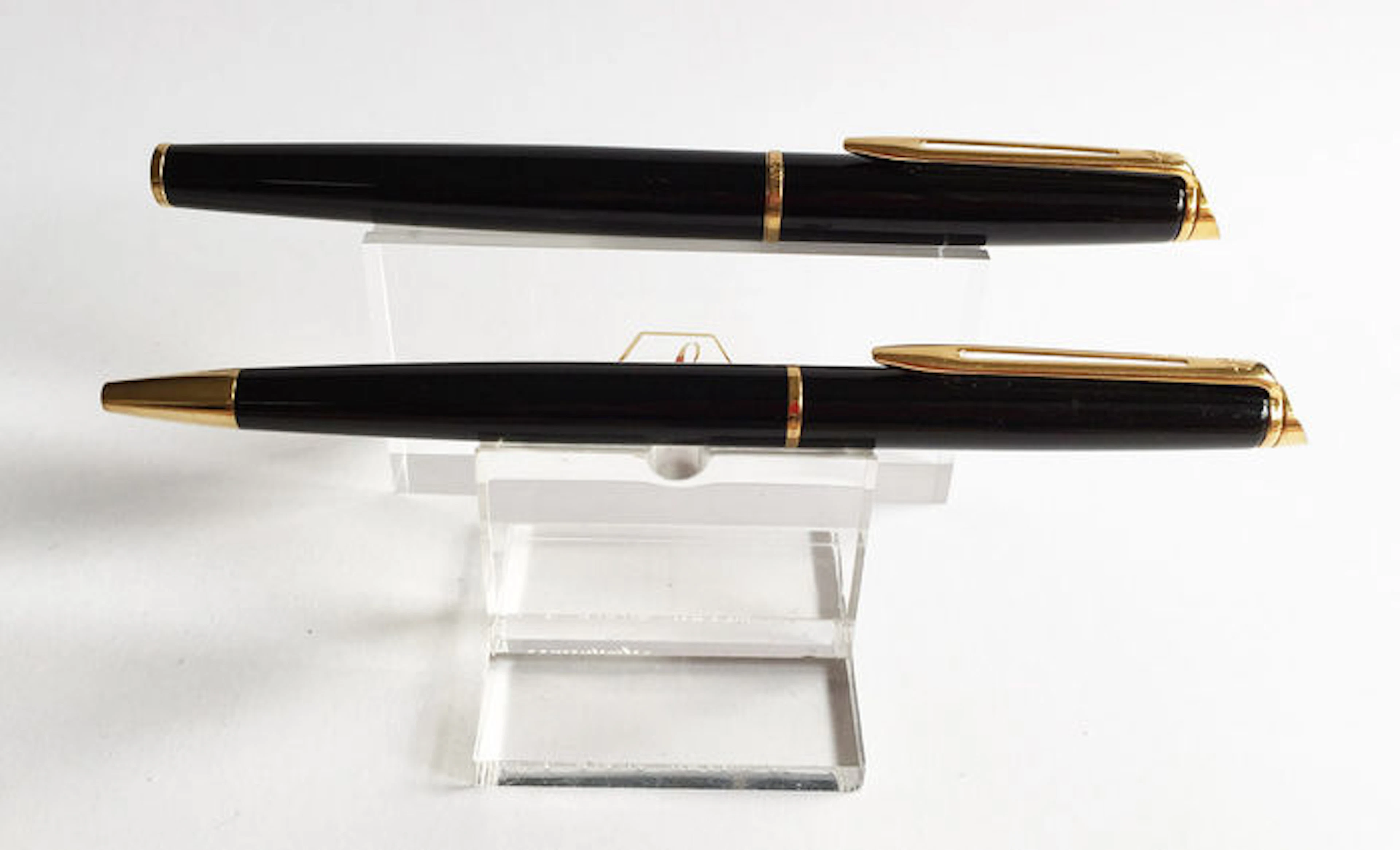 Waterman model Hemisphere pen set: Fountain Pen and a Ballpoint Pen in Black Lacquer with golden trim