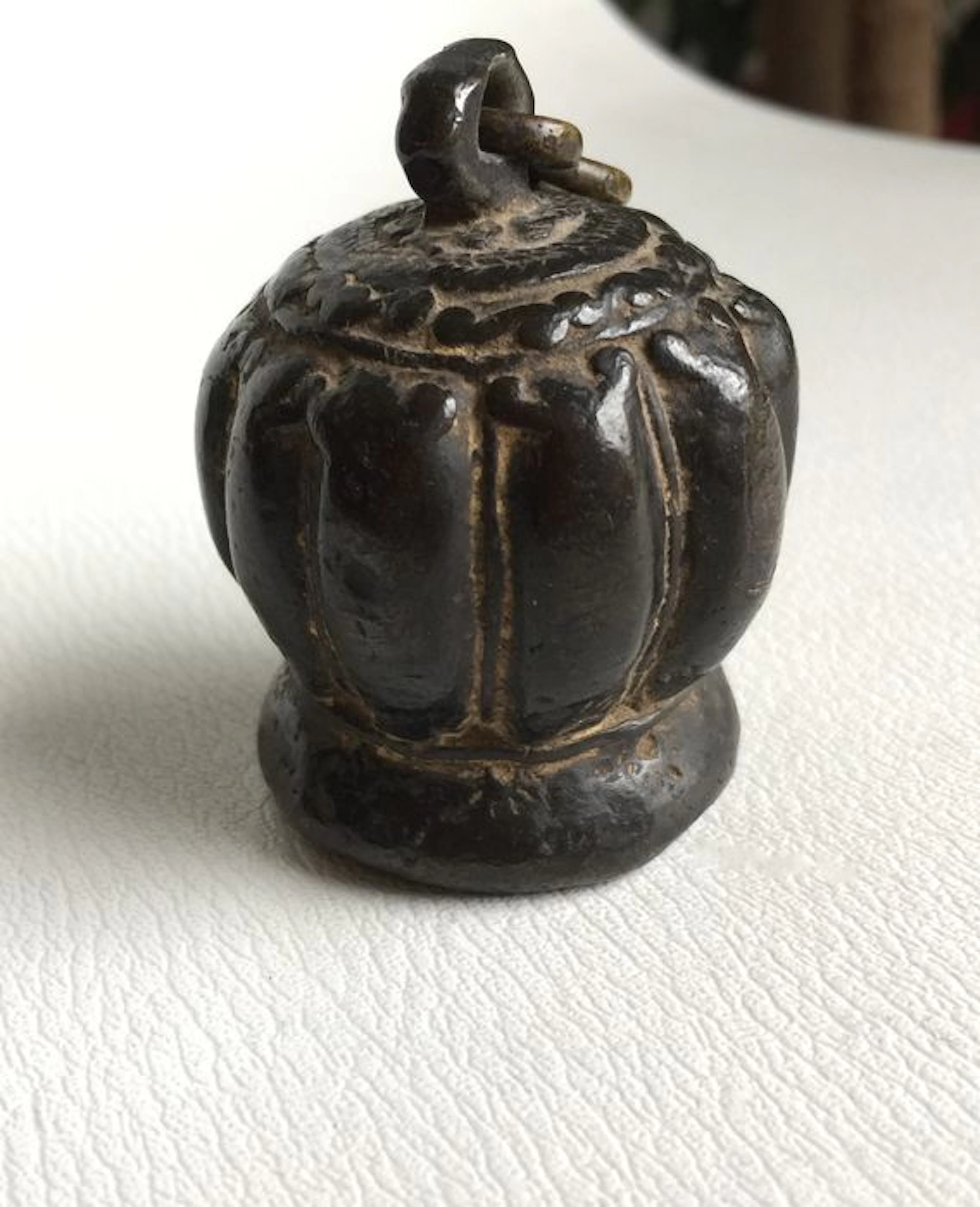 Small ritual bell made of bronze - Angkorian area of the Khmer kingdoms -