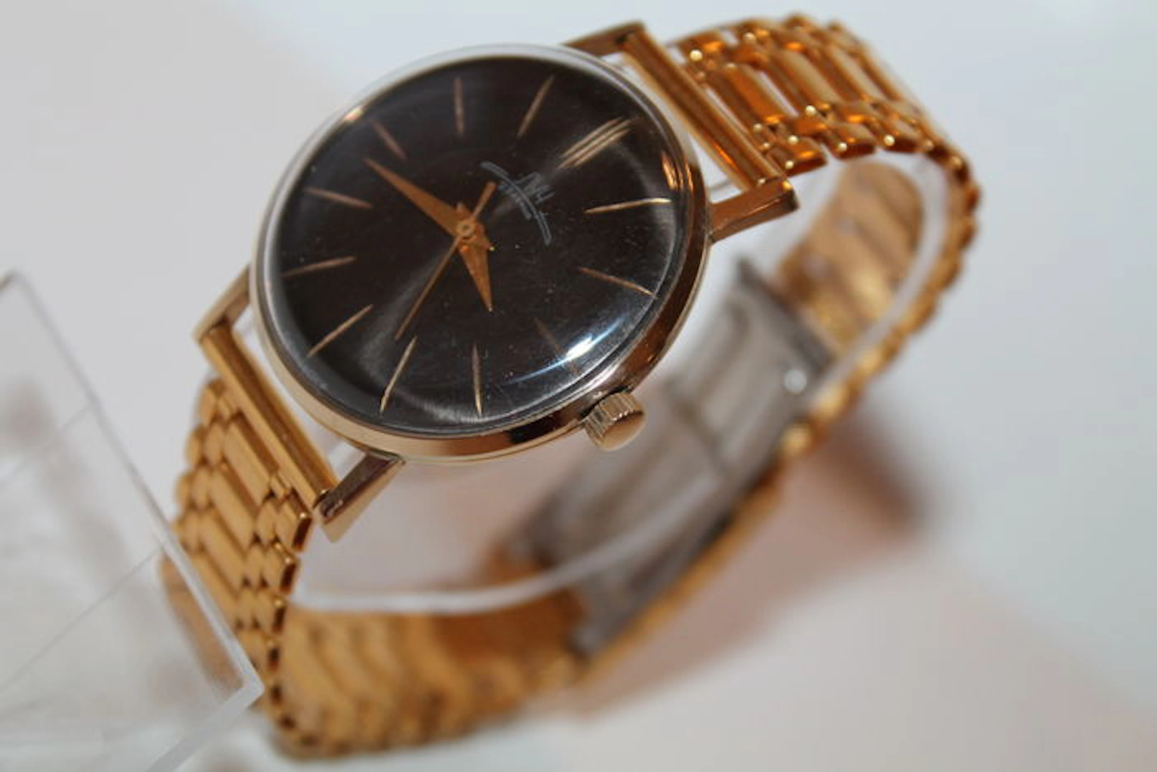 Luch watch ultra slim 2209. Mechanical watch 1970s.Wrist watch for men.