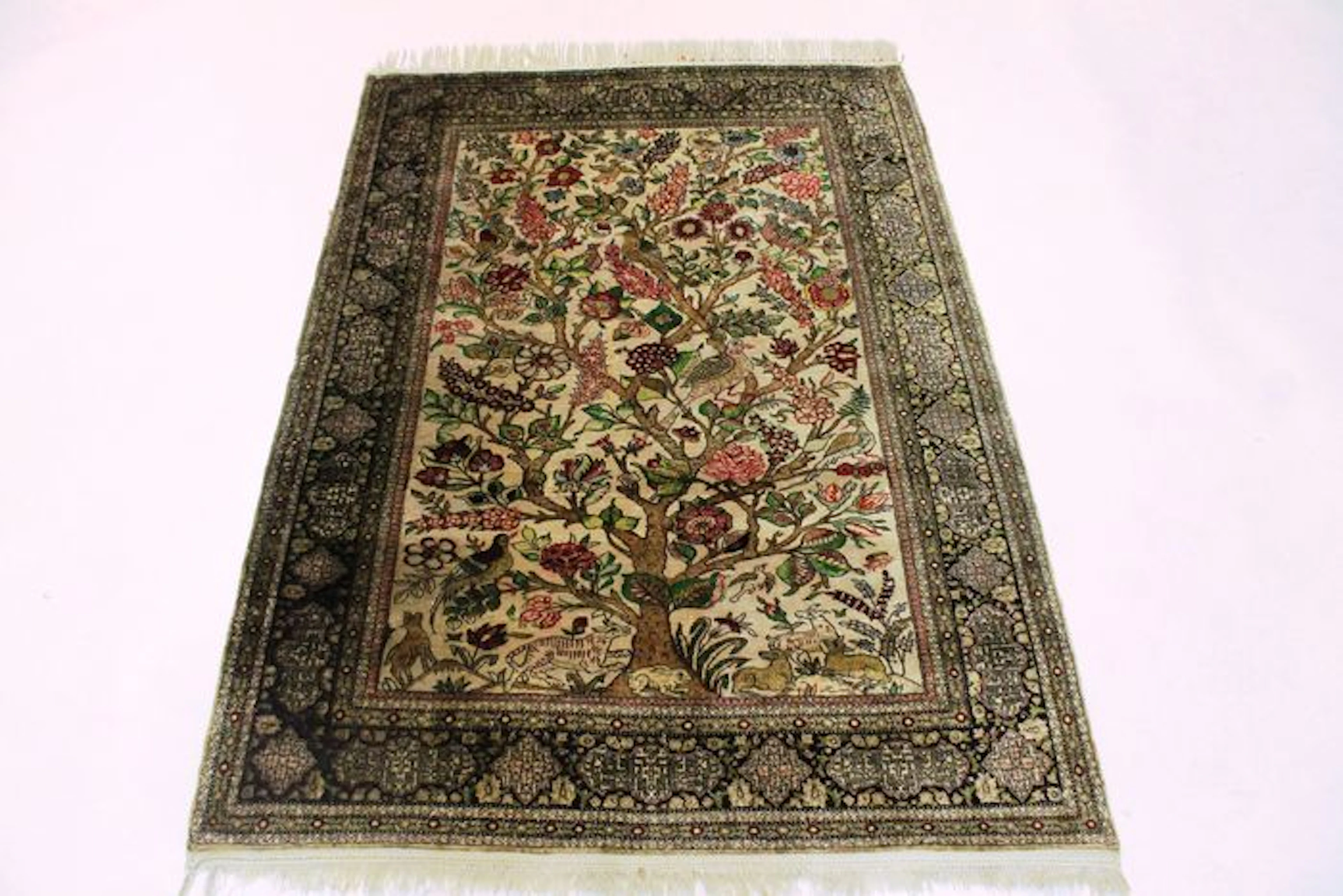 Exklusiver Semi Antiker Feiner Perser Teppich Ghom Seide auf Seide Lebensbaum Mit tiermotive um 1950 Echte Seide 108X160cm