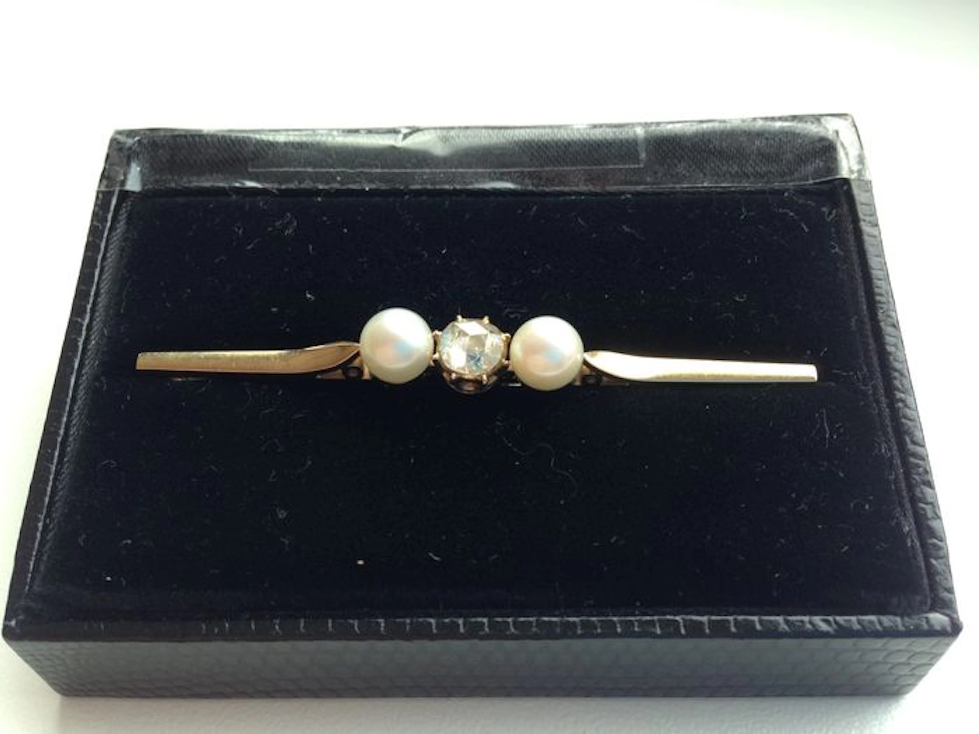 14 kt gold brooch with large diamond and cultivated pearls.