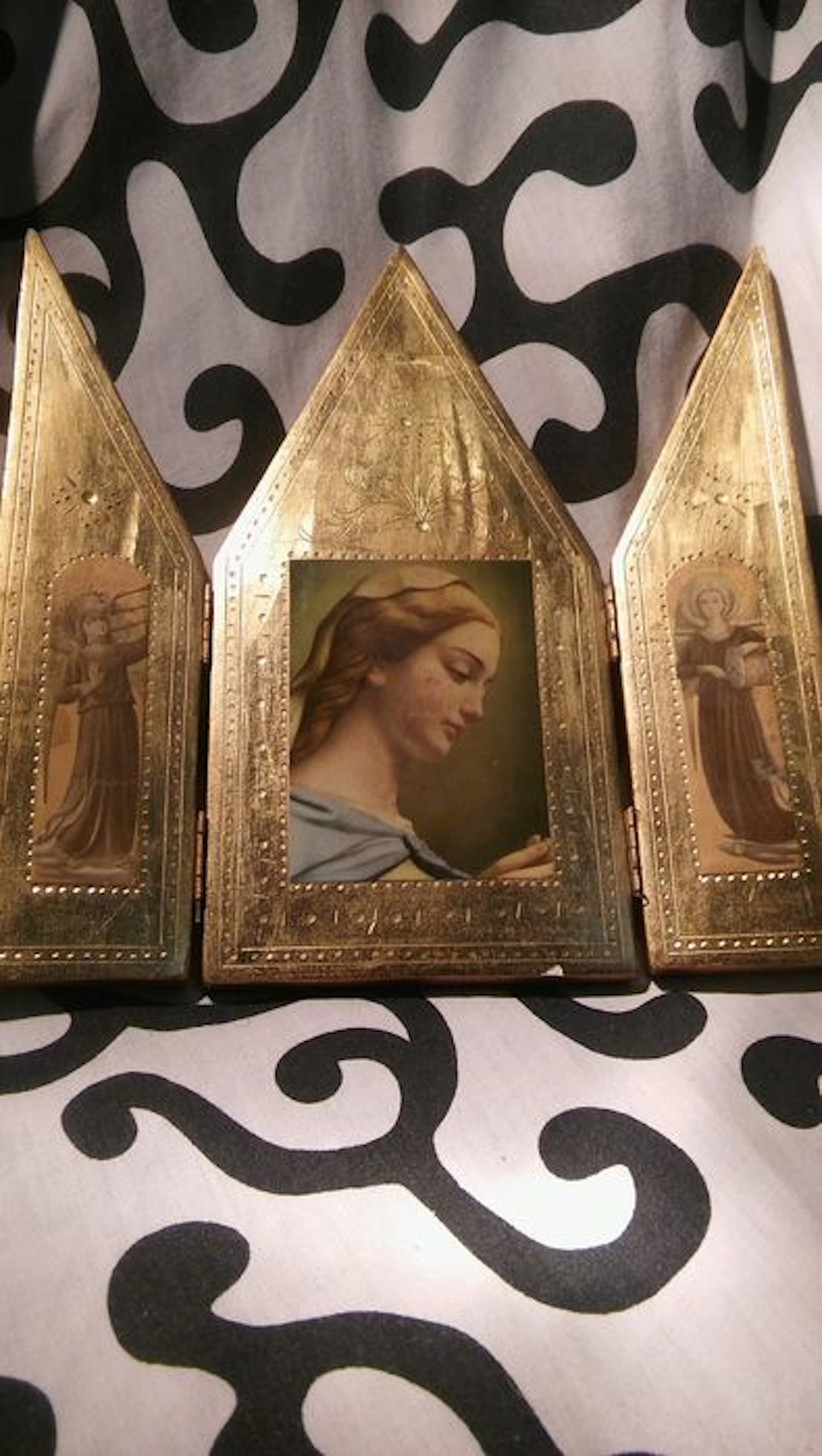 Magnifico relicario muy antiguo de madera y pan de oro - principios del siglo XX