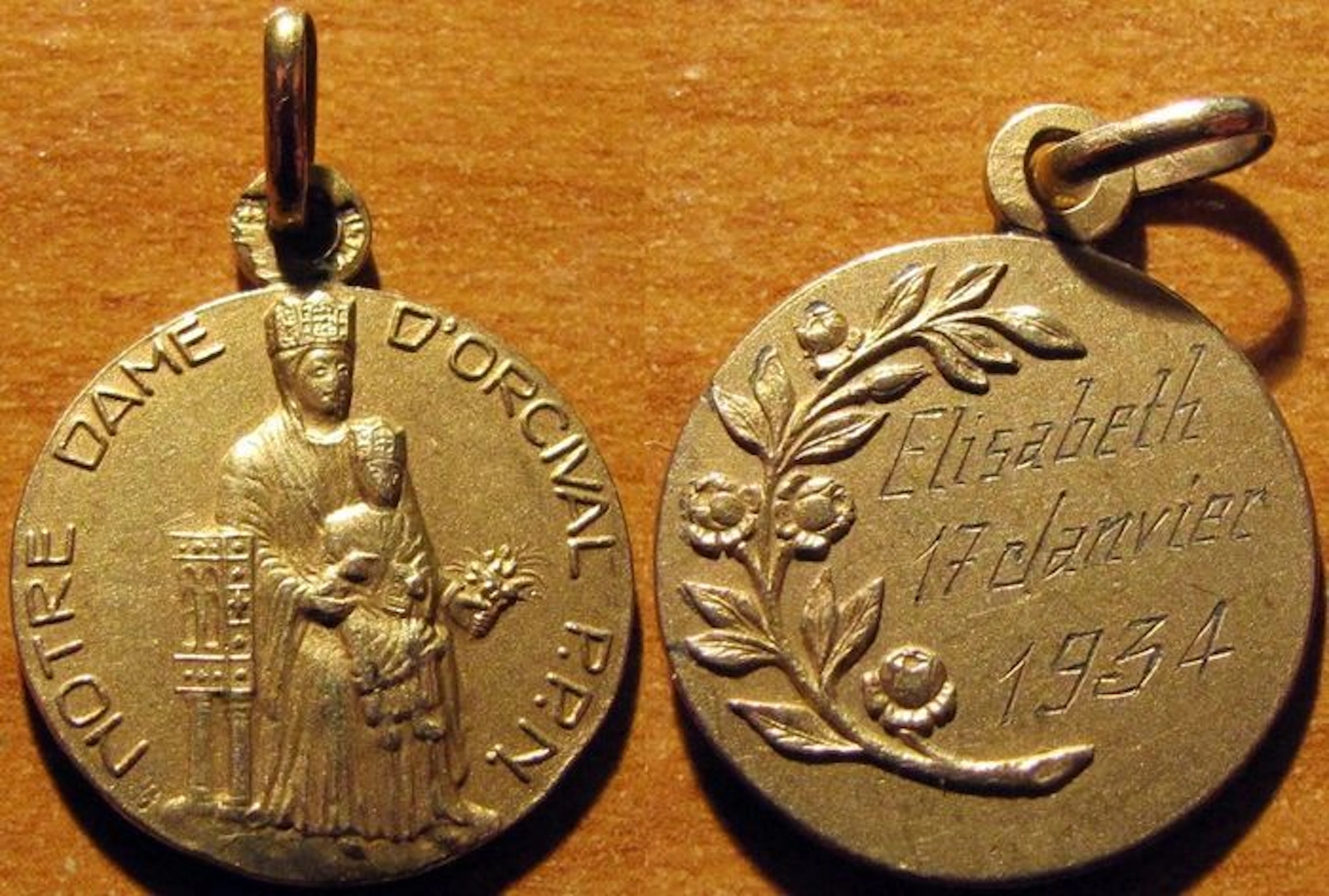 Communion medal, signed "Elisabeth 1934"