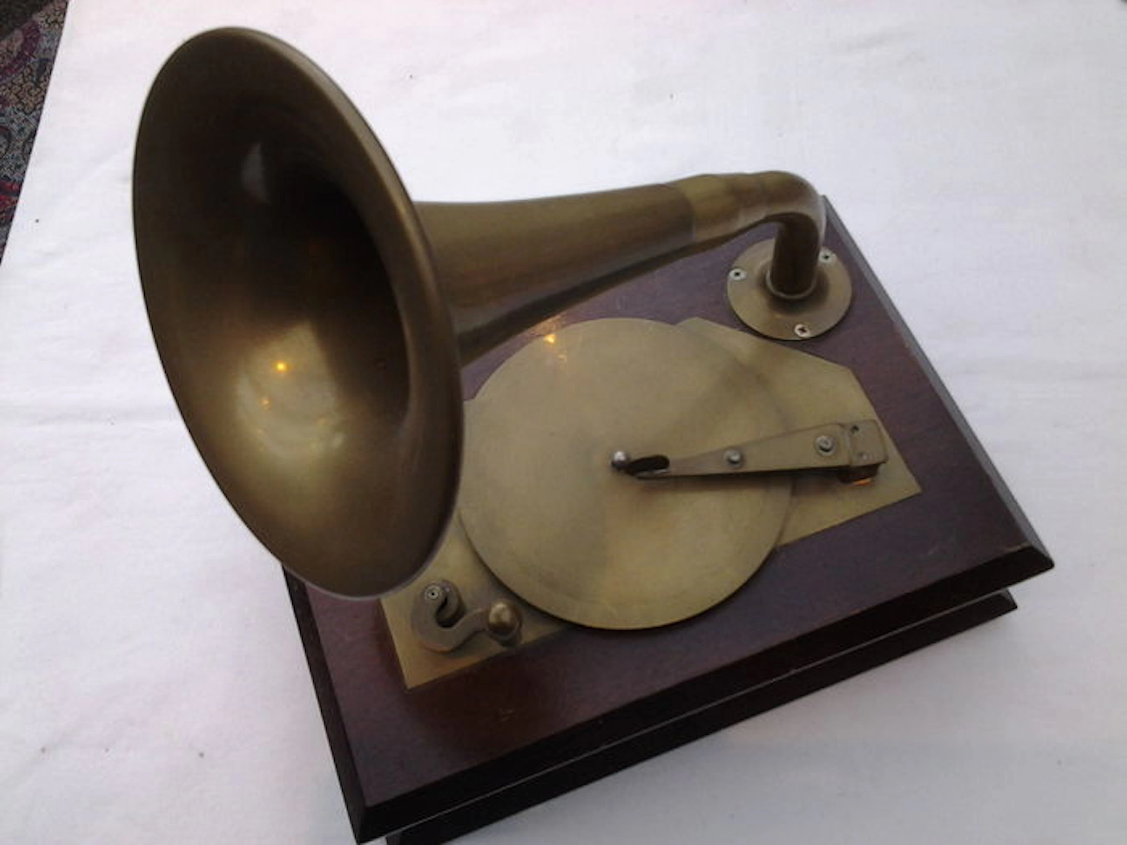 Lot: * Replica - Copper edition Edison Grammophone 1909 - including * * issue history "van muziekdoos tot grammofoon".