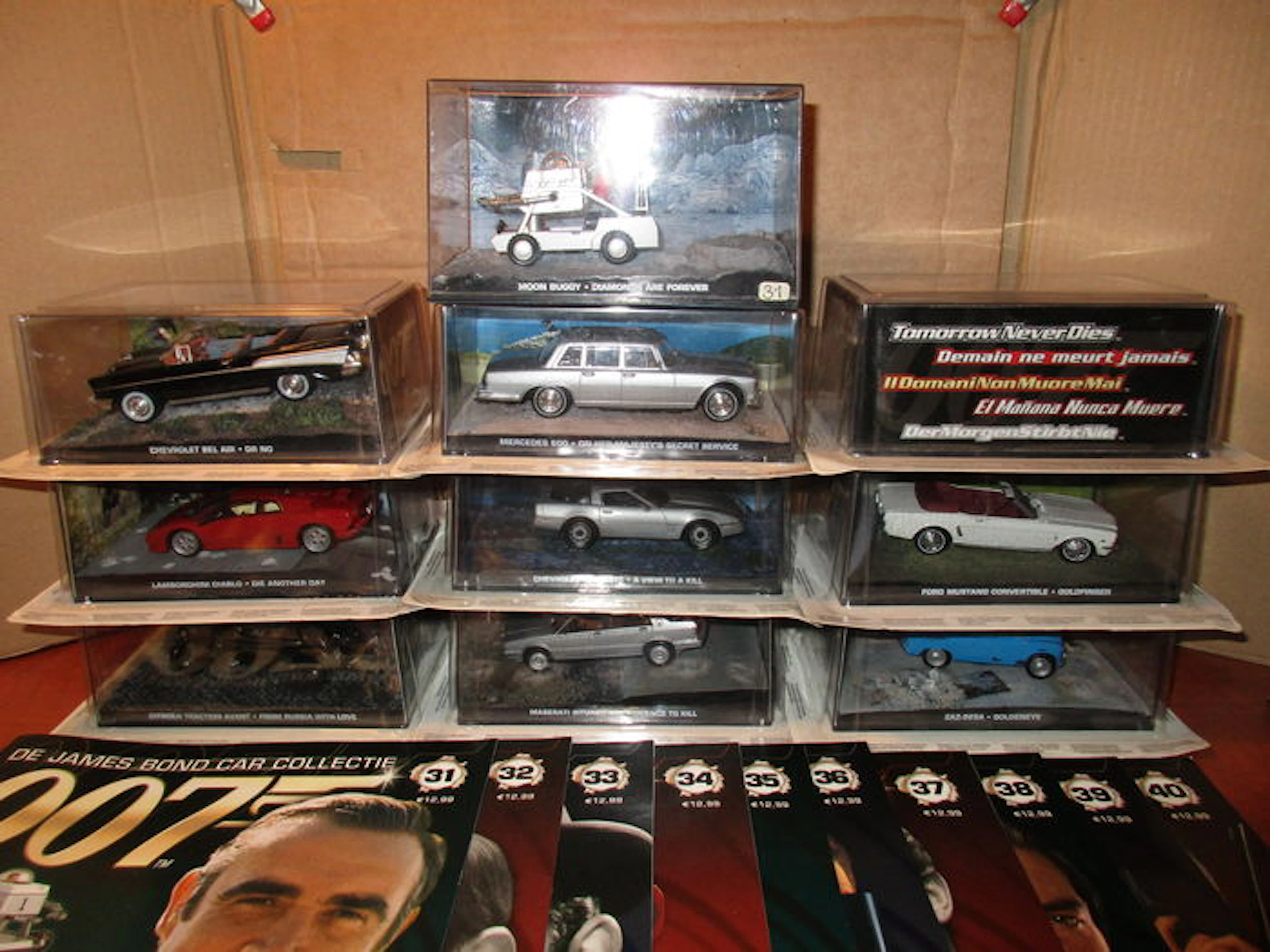 Fabbri James Bond Car Collection - Scale 1/43 - Lot with 10 models with magazines