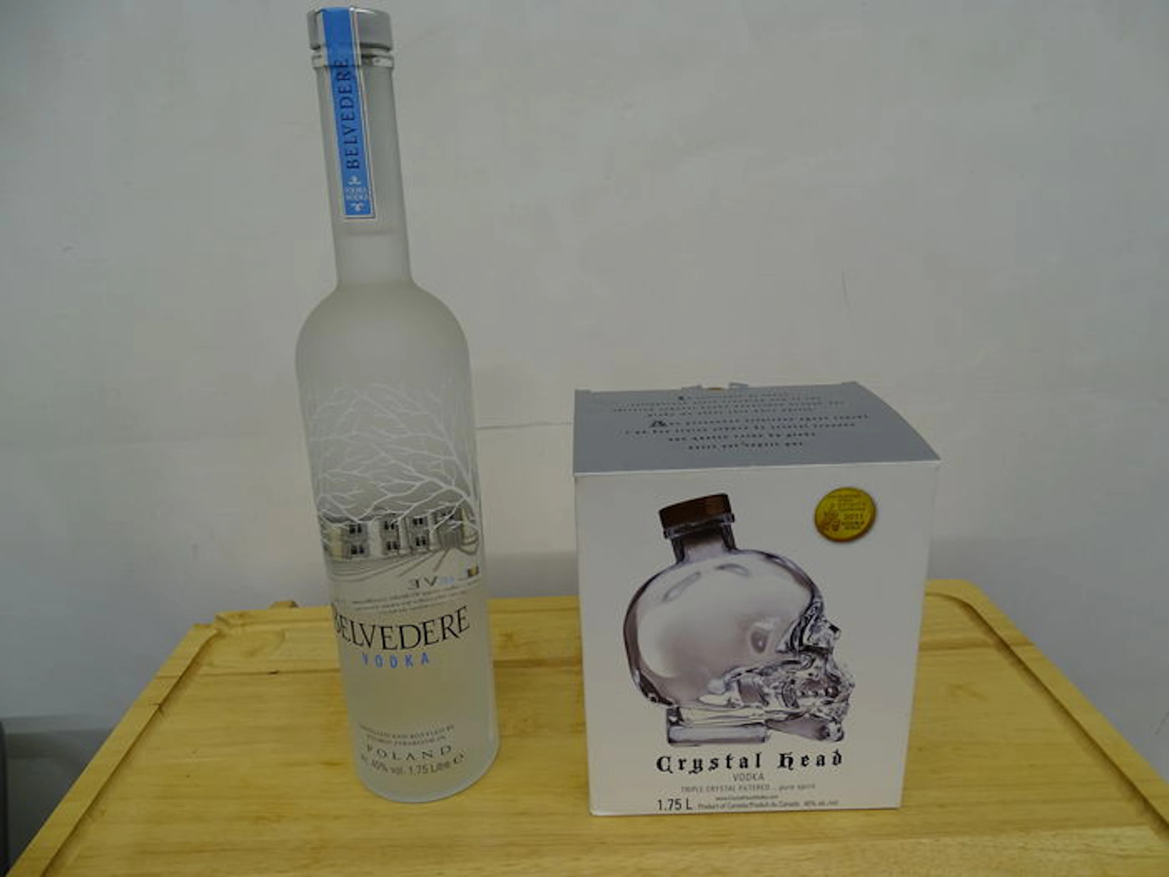 1 x Crystal Head Exclusive Canadian Vodka 1,75L Magnum & 1 x Belvedere Poland Vodka 1,75L - 2 Magnum bottles in total