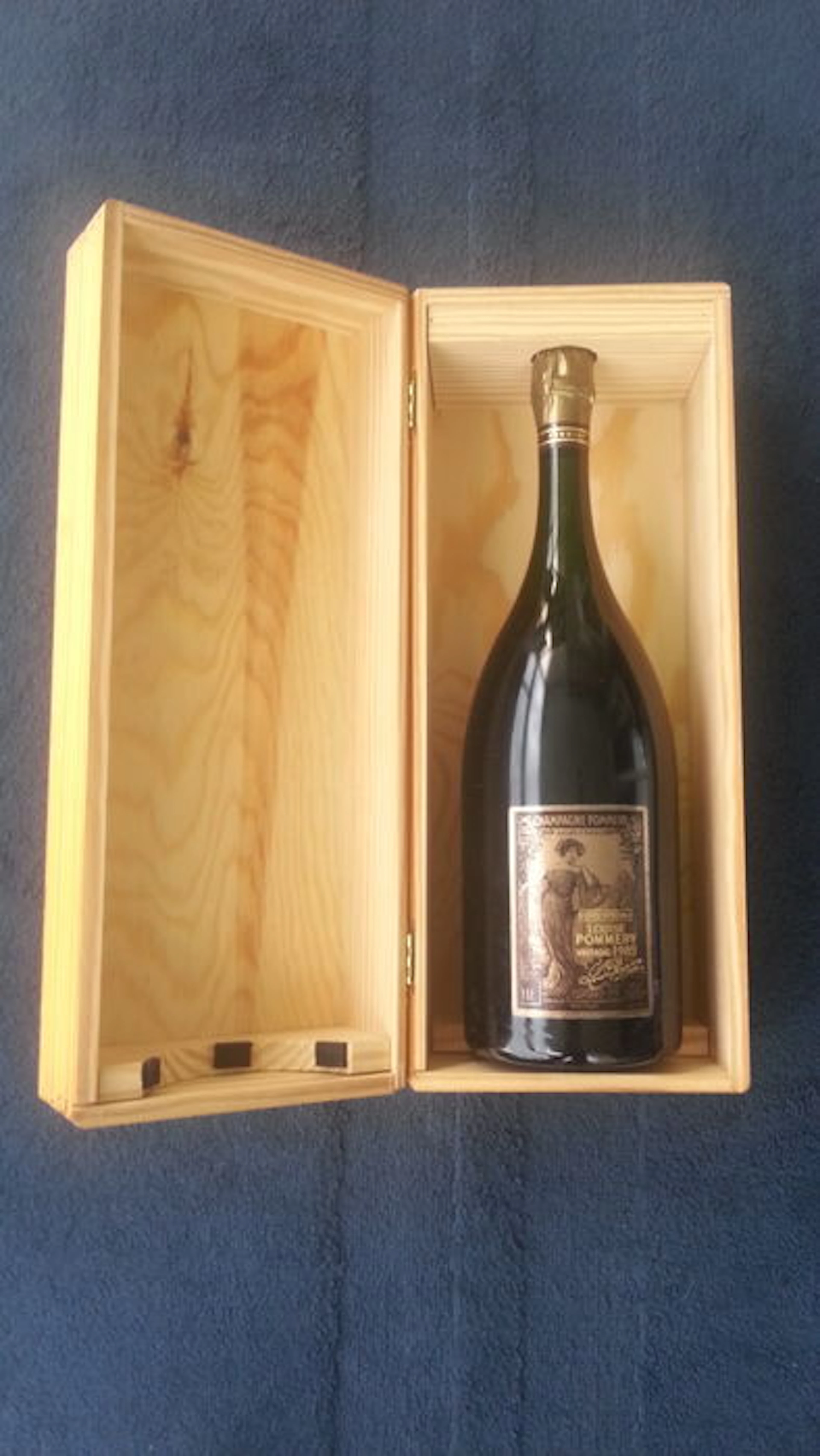 1985 Champagne Pommery, Cuvée Spéciale Louise Pommery - 1 magnum 1,5 L in luxurious wooden case