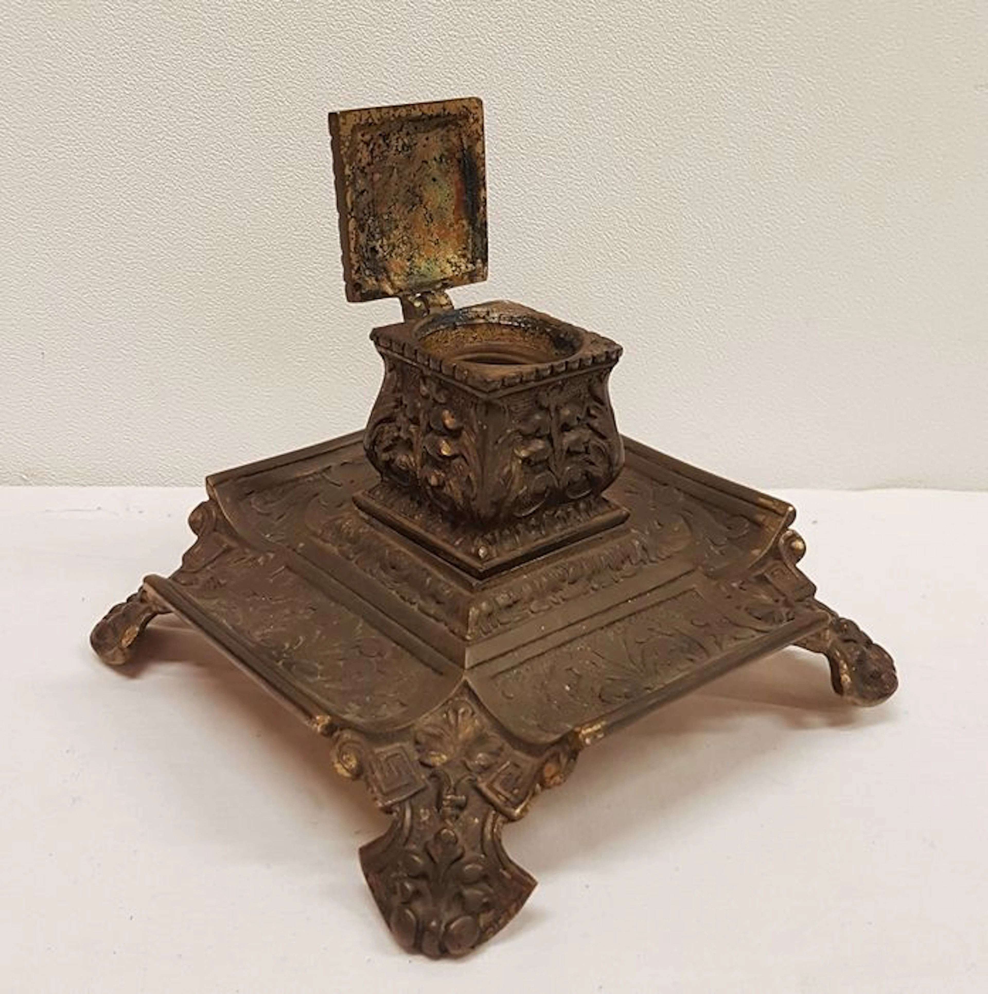 Bronze/copper partner desk inkwell that can be used on four sides