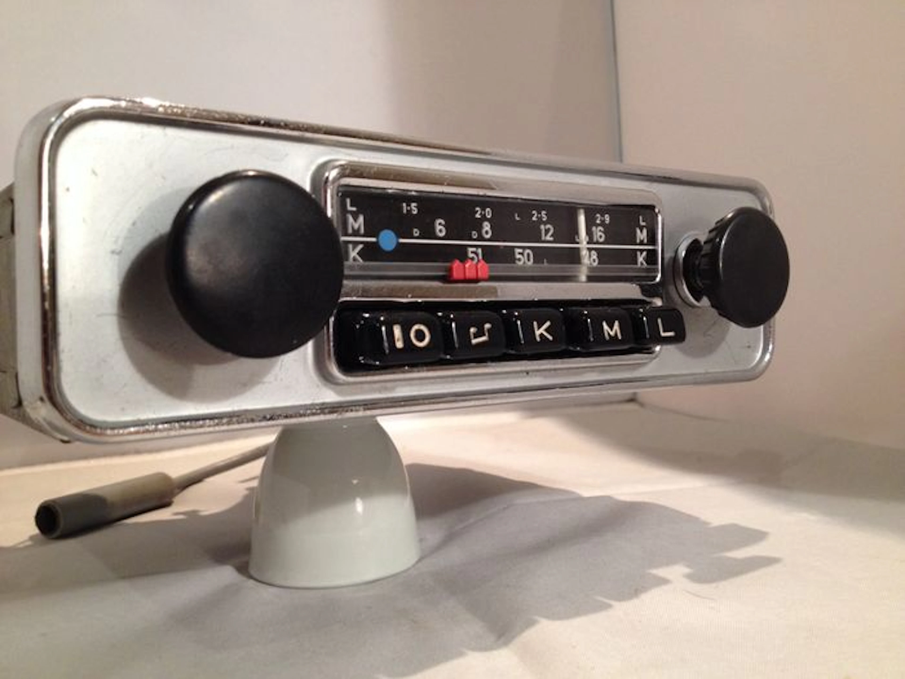 Classic Blaupunkt Bremen (s) classic car stereo from the 1960s/1970s Volkswagen