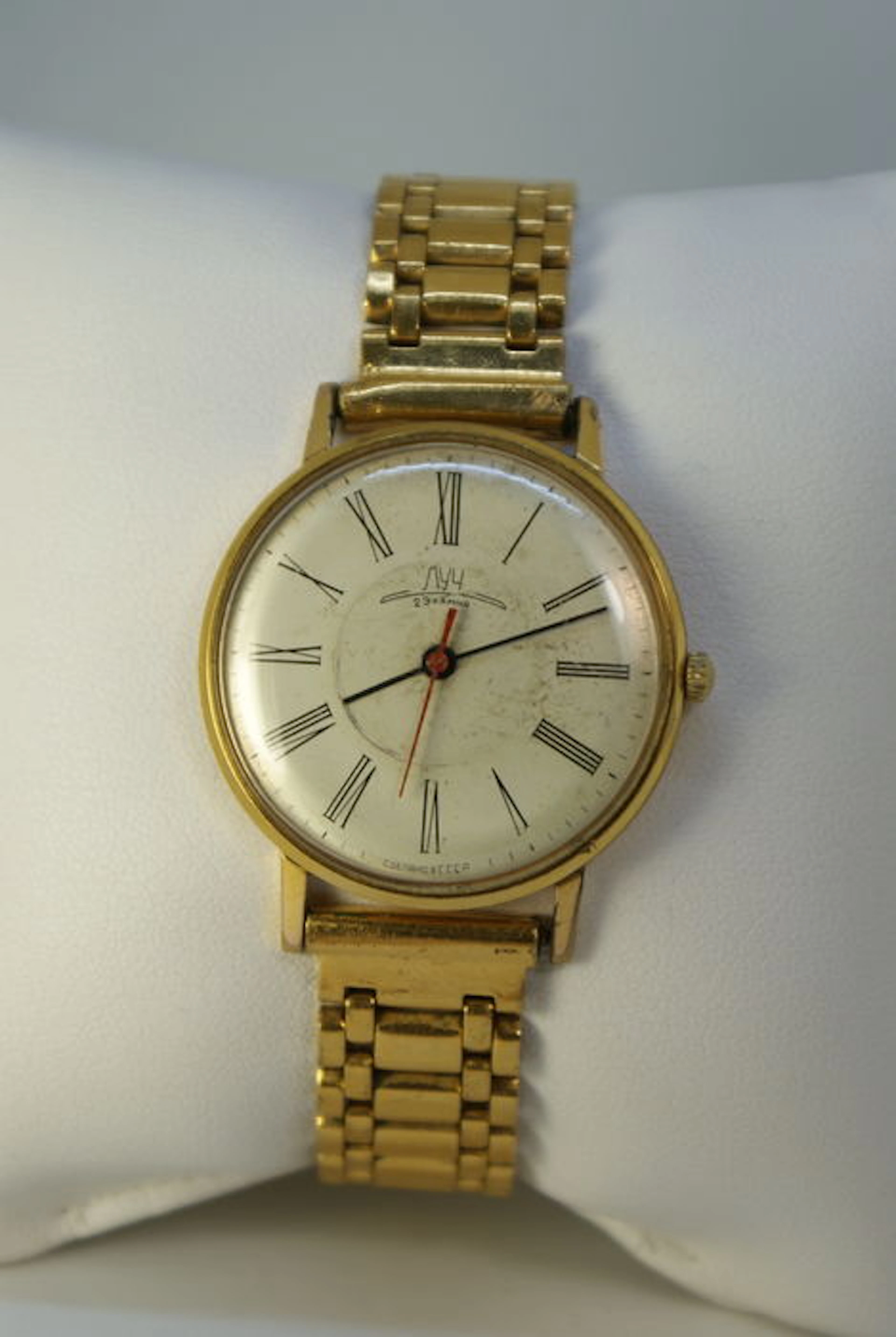 Luch – slim Soviet men's wristwatch – from 60s