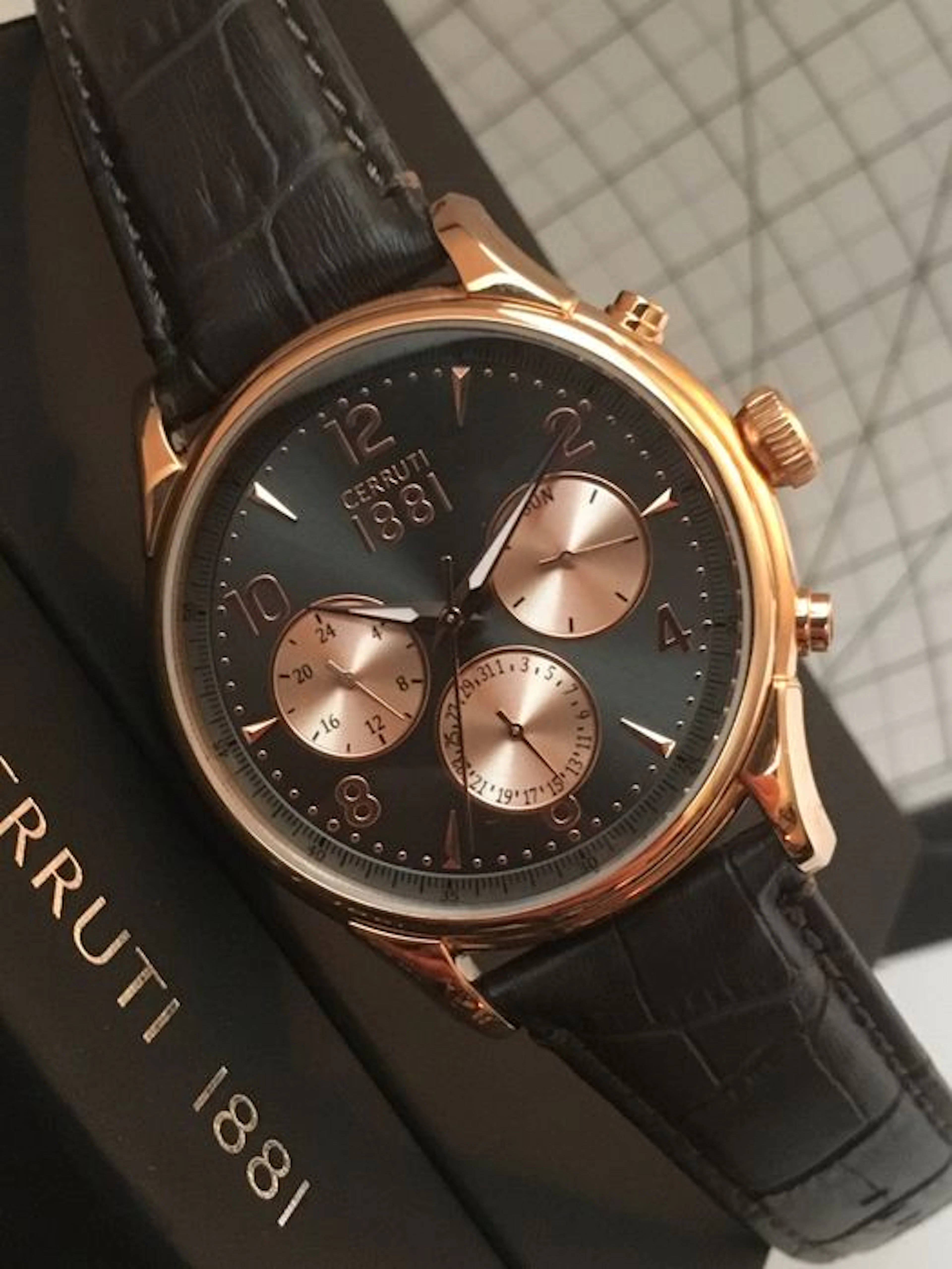 Cerruti " Calendar " -- men's wristwatch -- 2016