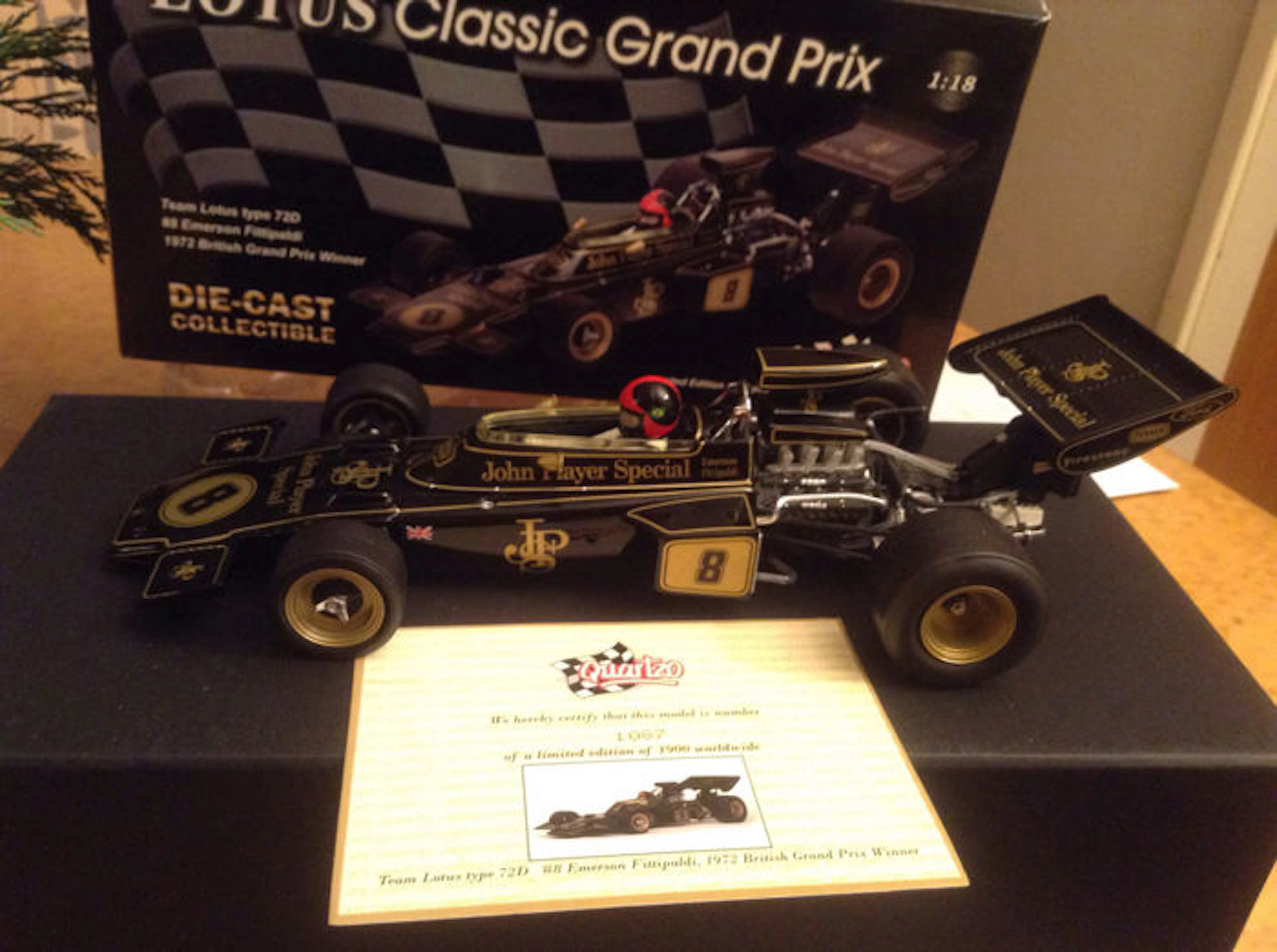 Quartzo - Scale 1/18 - Lotus type 72D JPS British Grand Prix winner - Emerson Fittipaldi #8