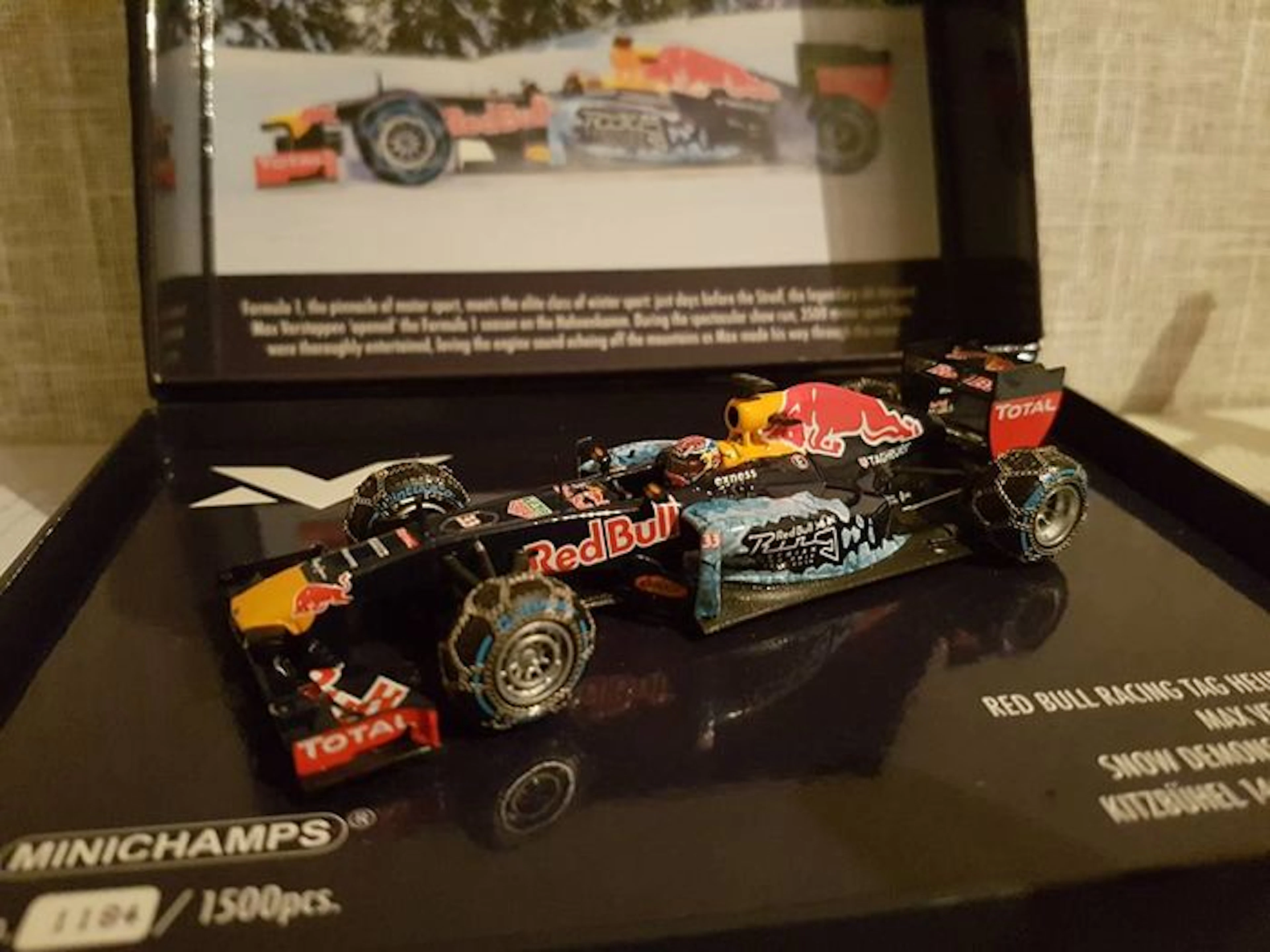 Minichamps - Scale 1/43 - Max Verstappen RB7 Snow Run 2016