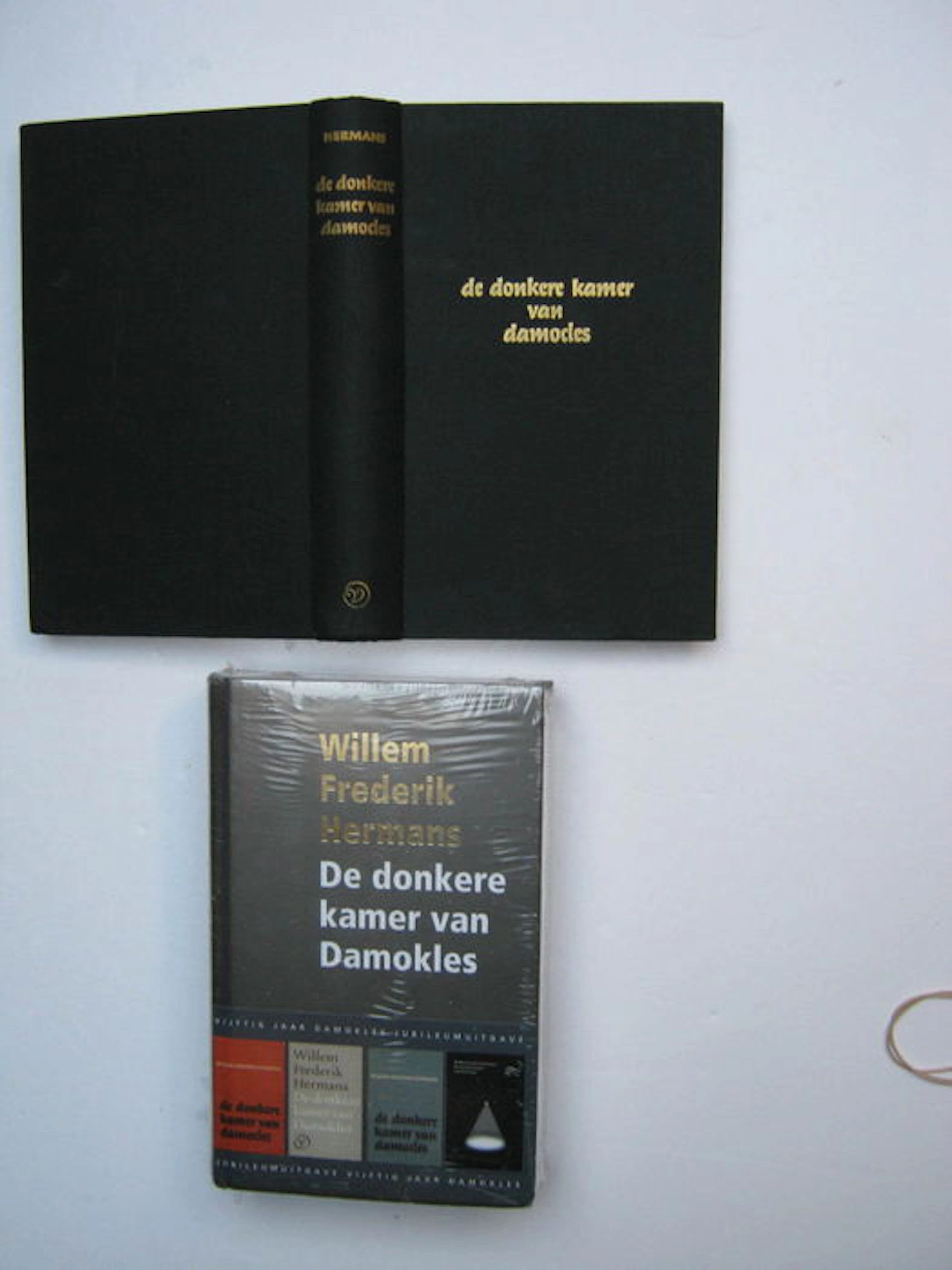 Willem Frederik Hermans - De Donkere Kamer van Damokles - 1958 (1e druk) / De donkere kamer van Damokles (Jubileumuitgave vijftig jaar Damokles 40e druk) & Als twee druppels water