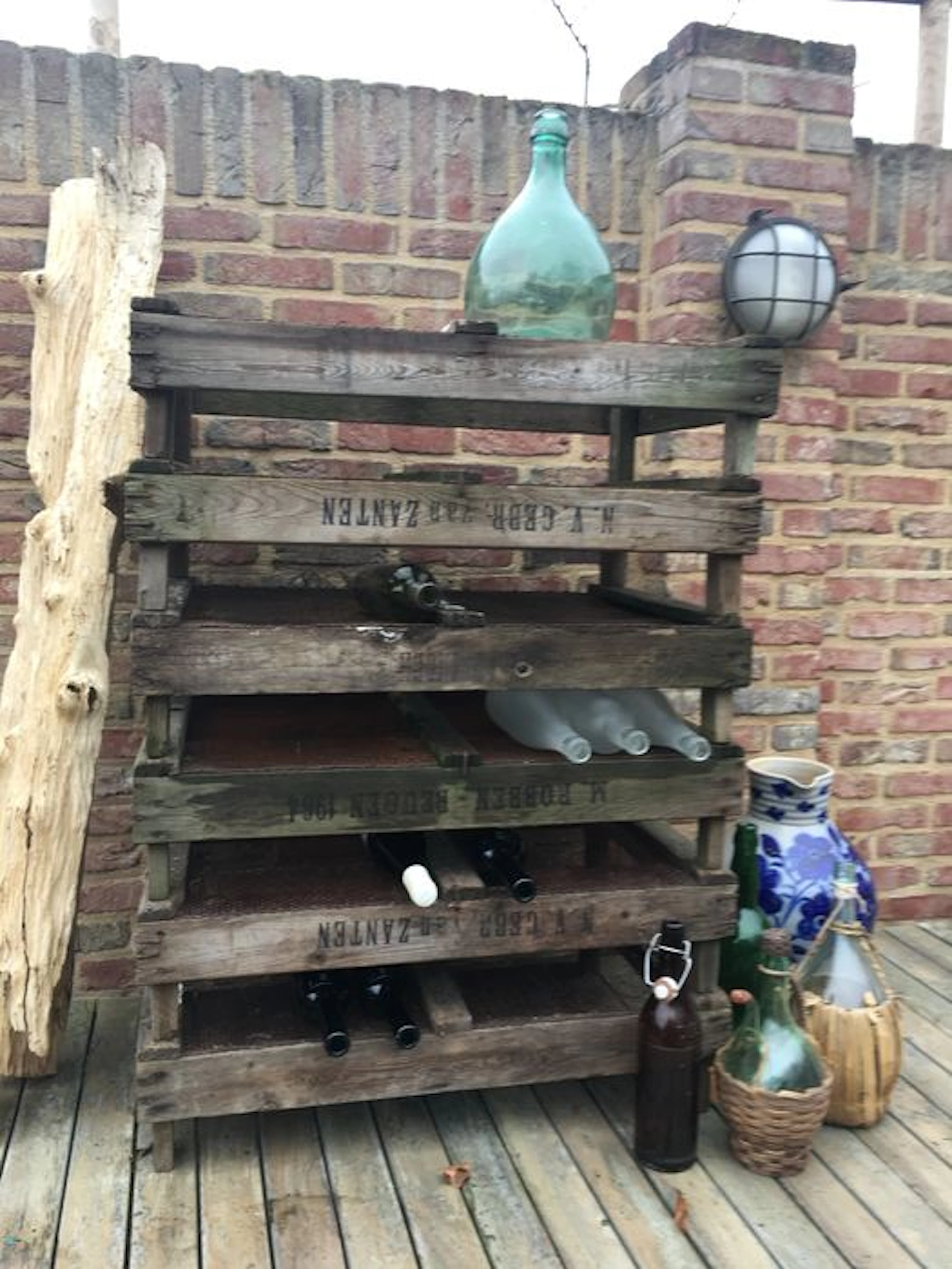 Large lot of 70 fleamarket, auction crates