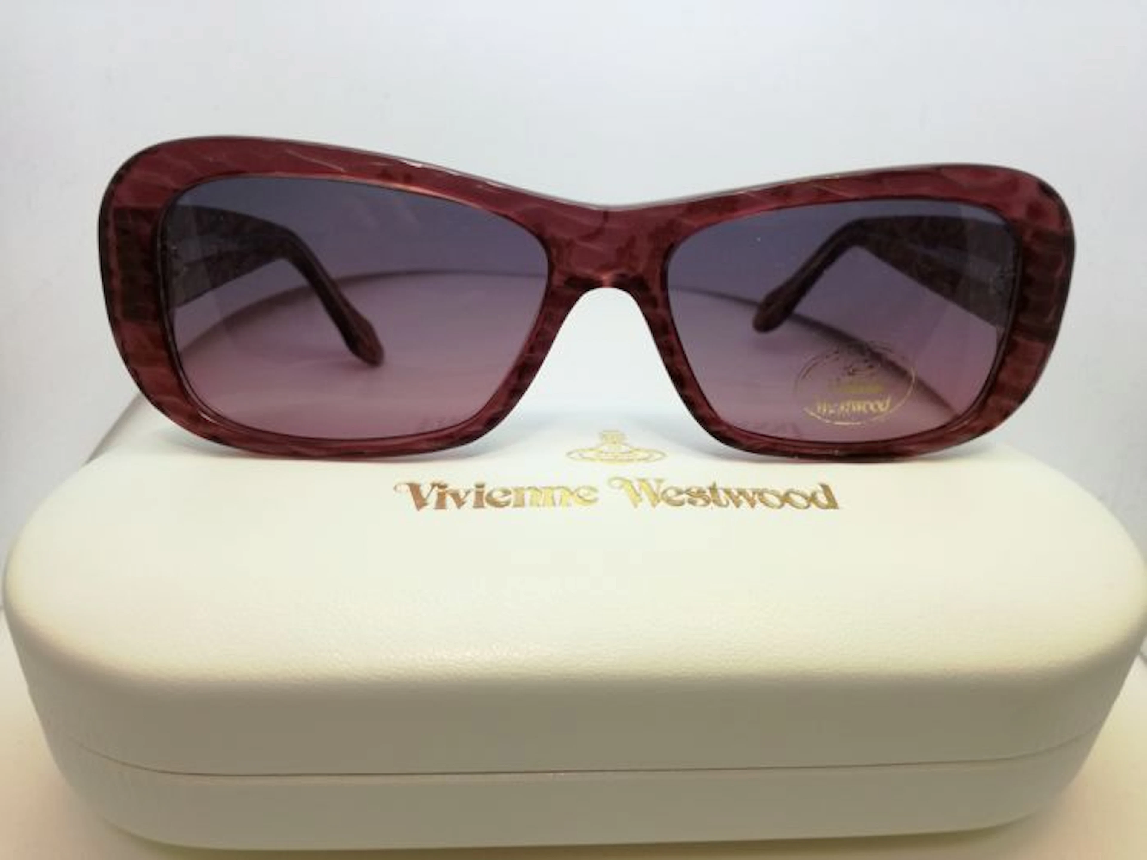 Vivienne Westwood – Women's sunglasses.